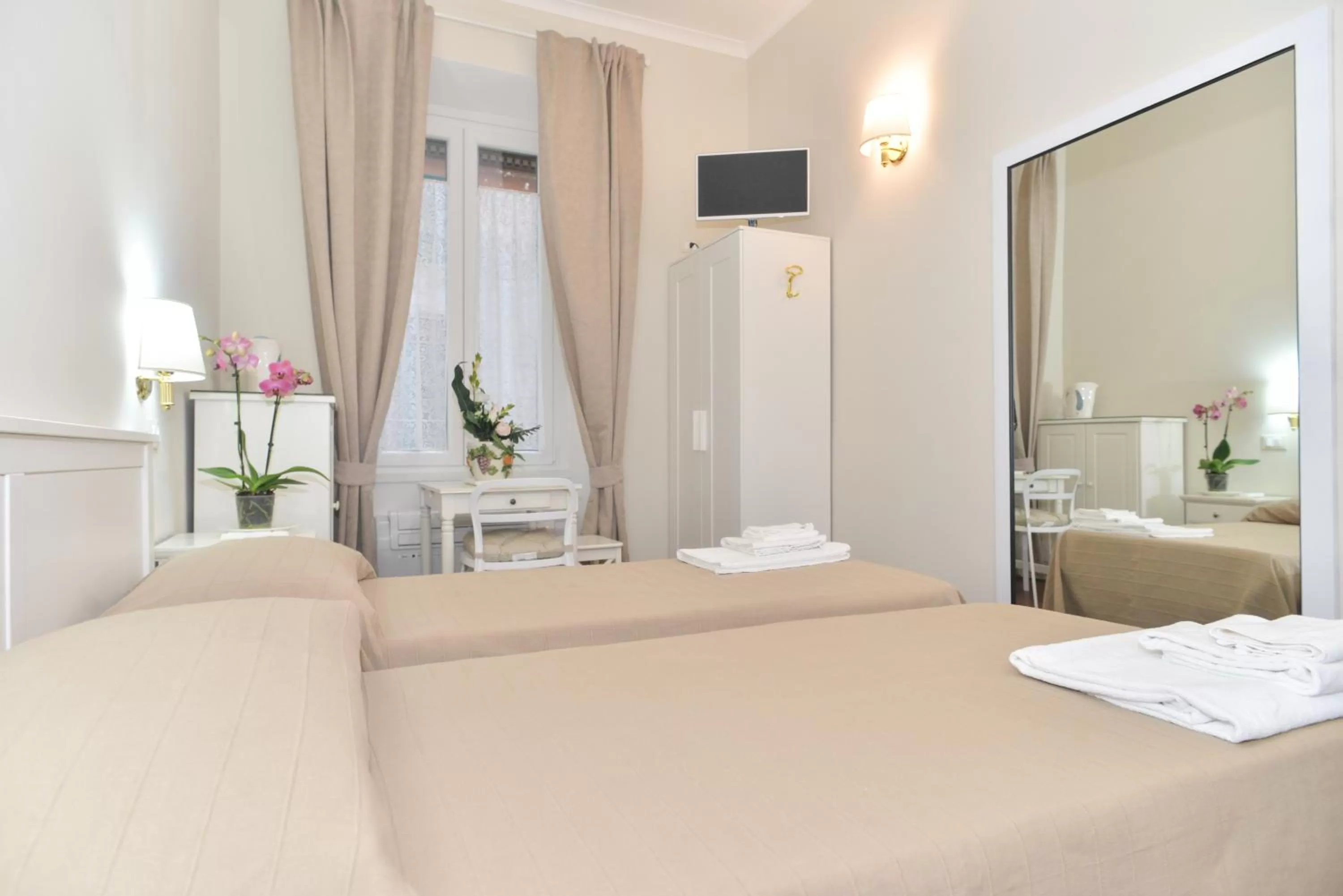 Photo of the whole room, Bed in Romebest