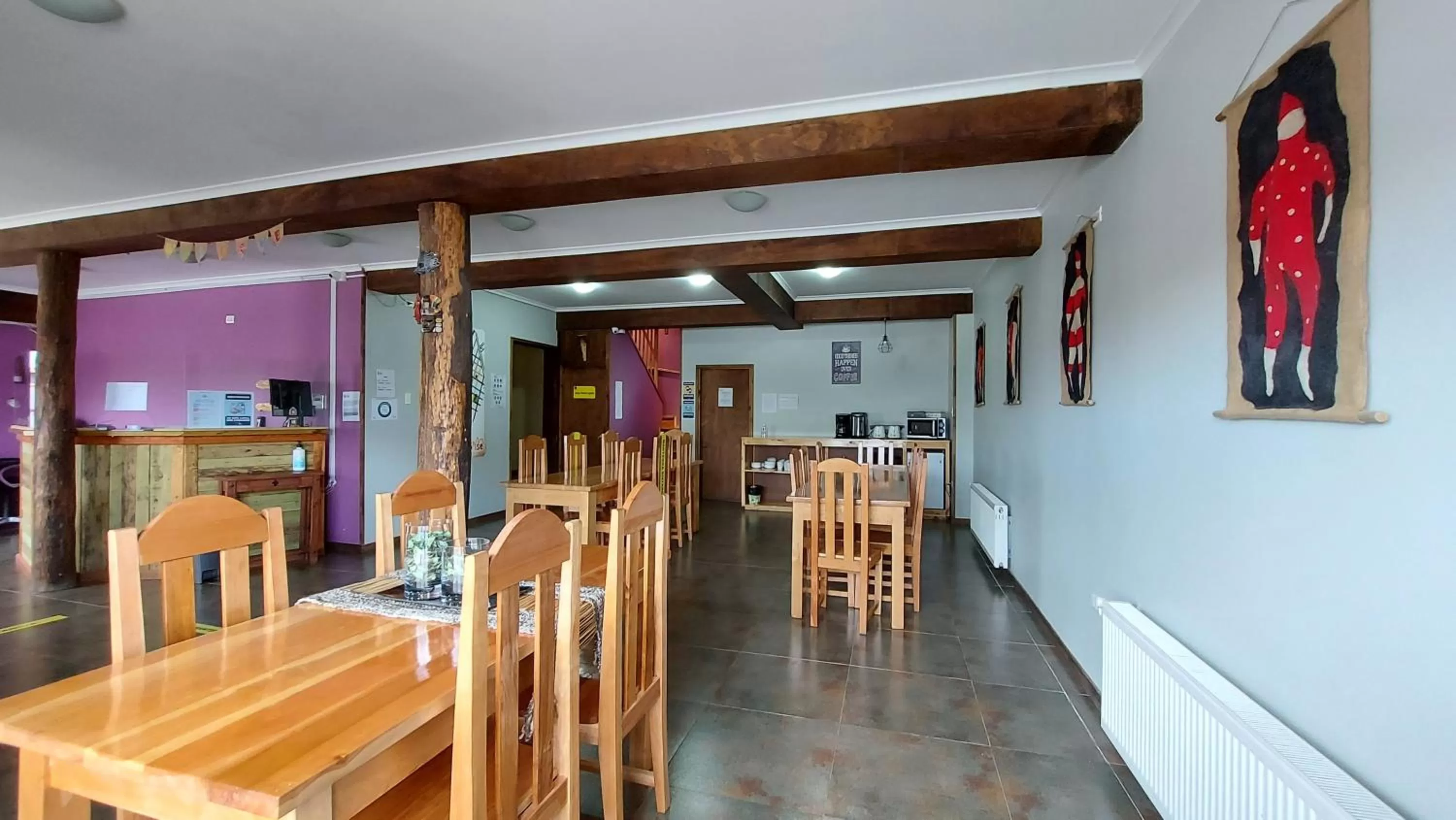 Property building, Restaurant/Places to Eat in Hostal La Base