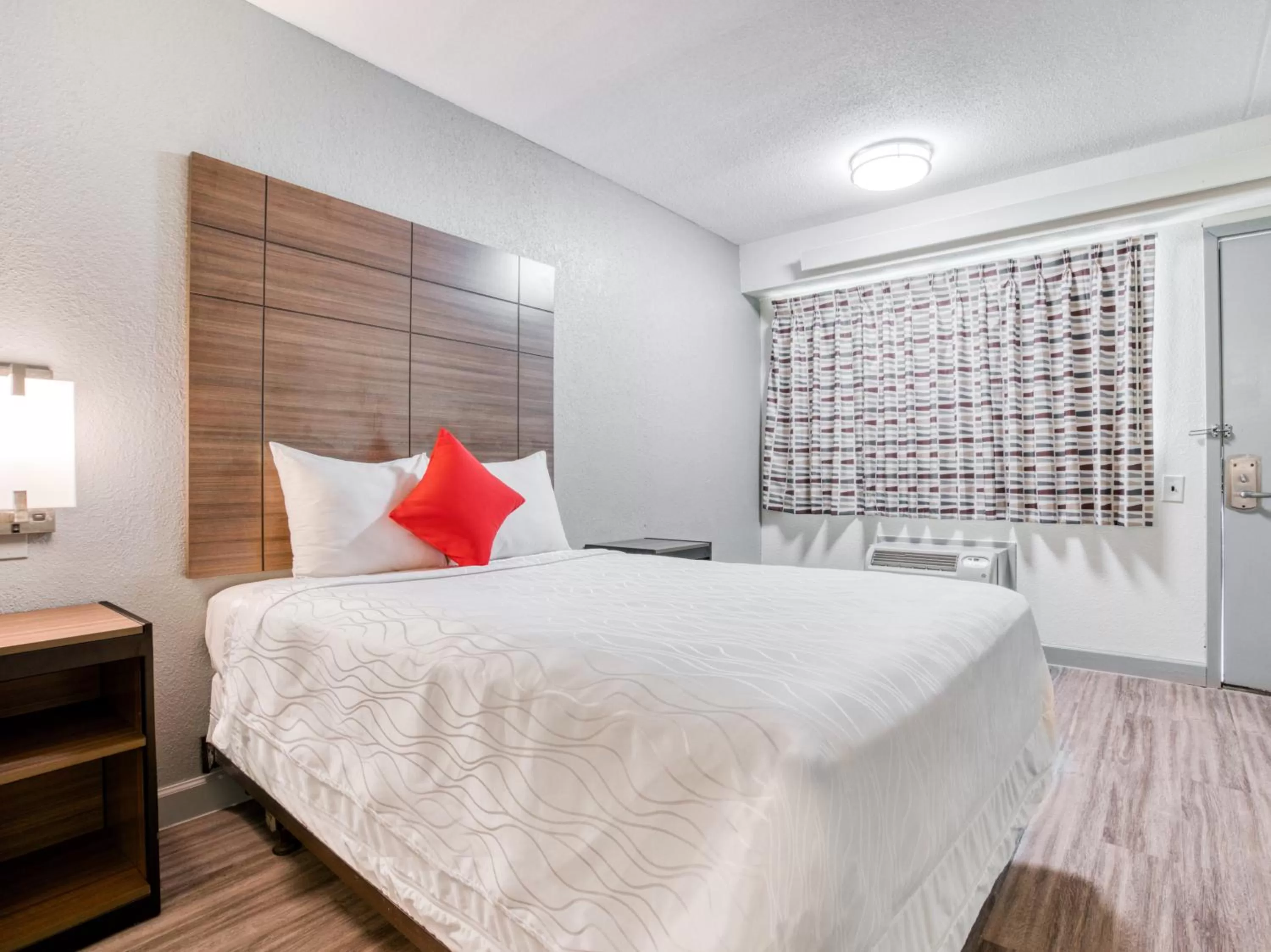 Bedroom, Bed in Dallas Love Field Inn