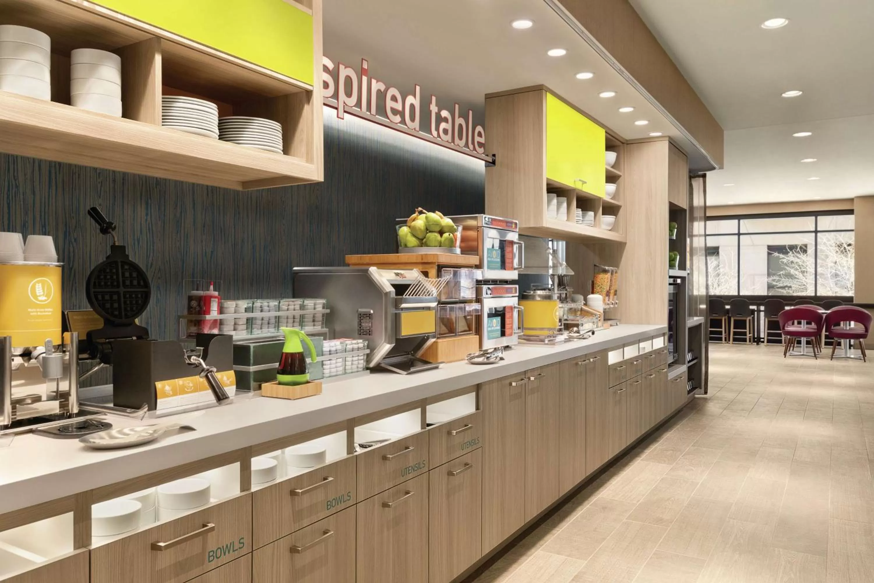 Breakfast in Home2 Suites By Hilton Chicago River North