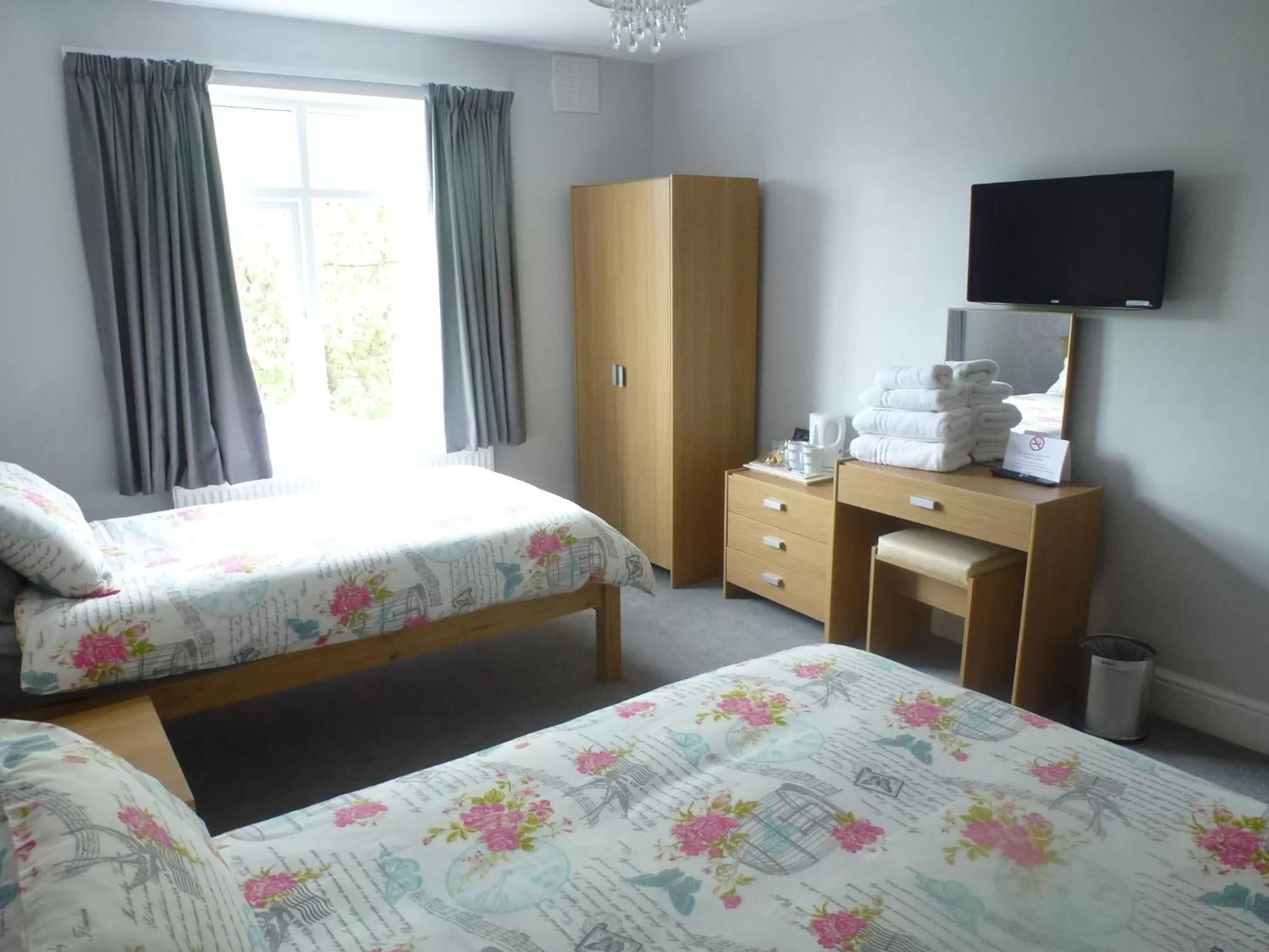 Photo of the whole room, Bed in Orrell Park Hotel