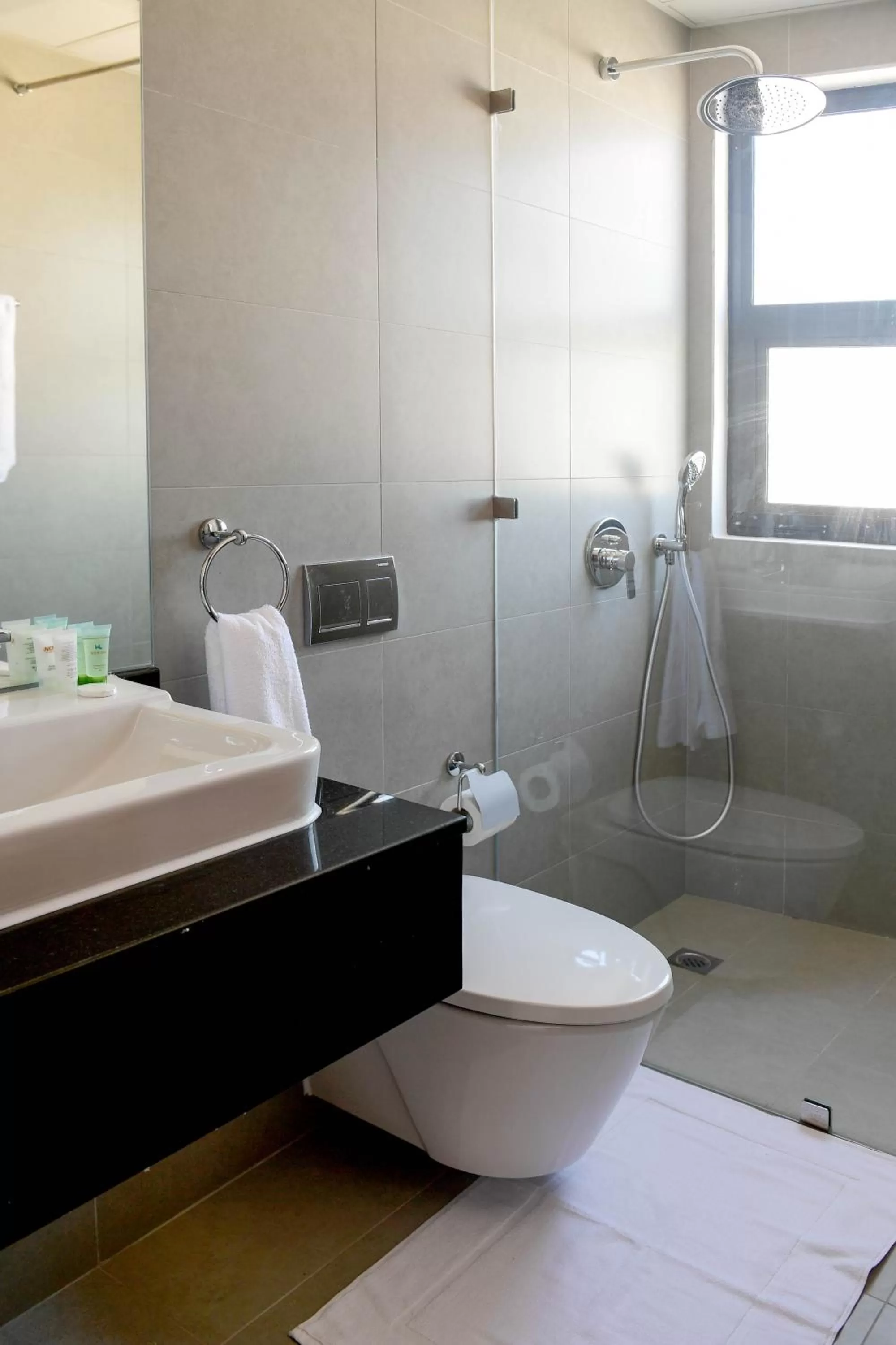 Bathroom in Noor Amwaj Hotel & Apartment