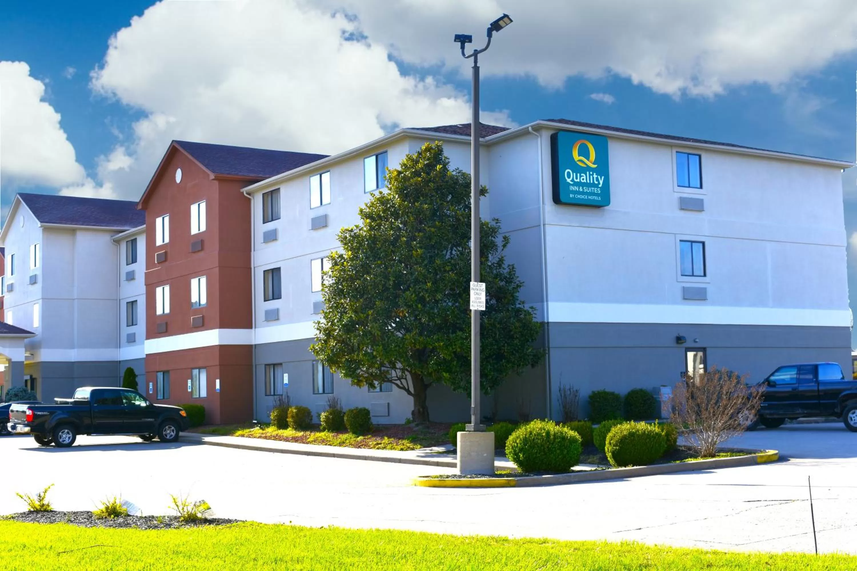 Property building in Quality Inn & Suites Brooks Louisville South