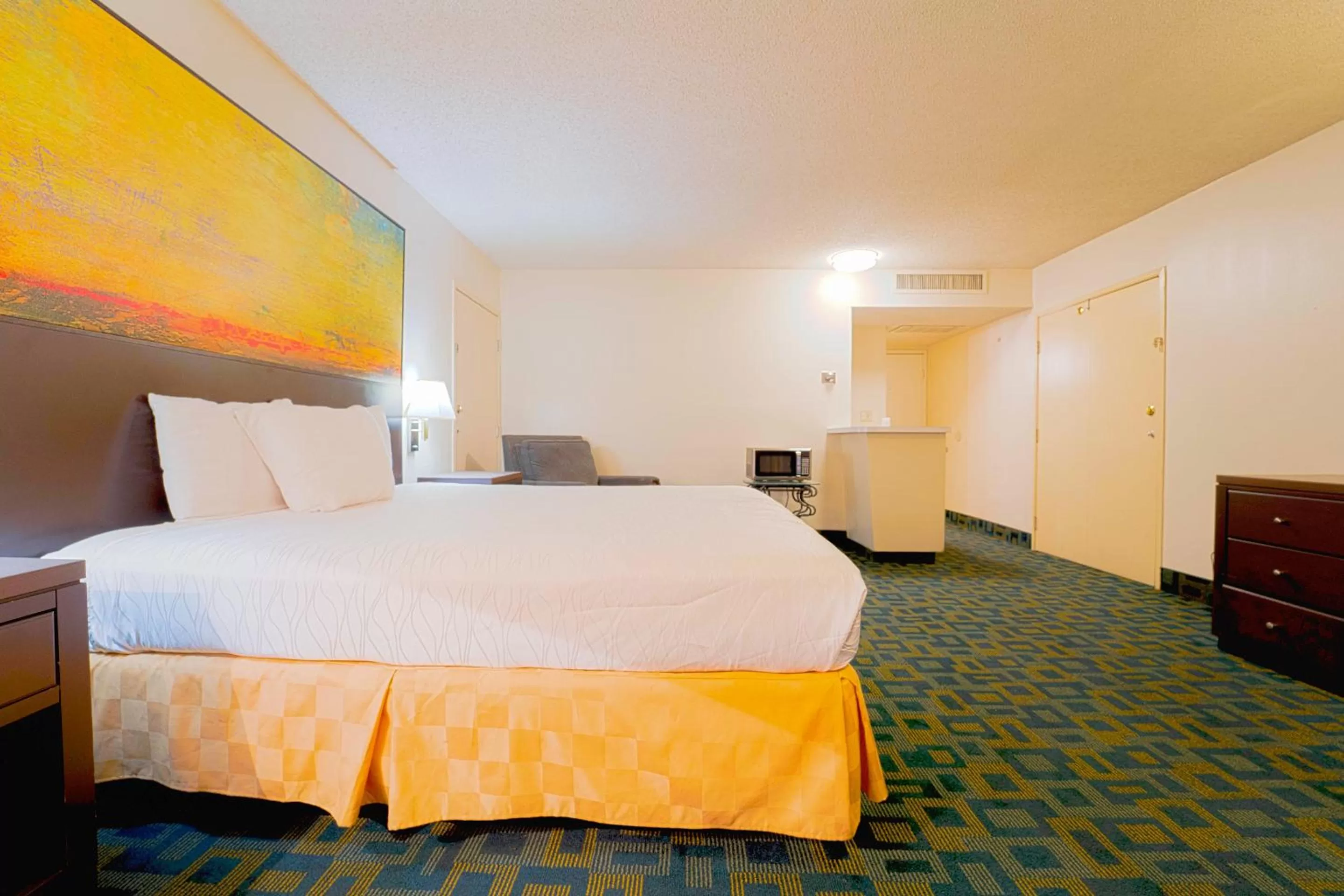 Bedroom, Bed in Royal Plaza Inn