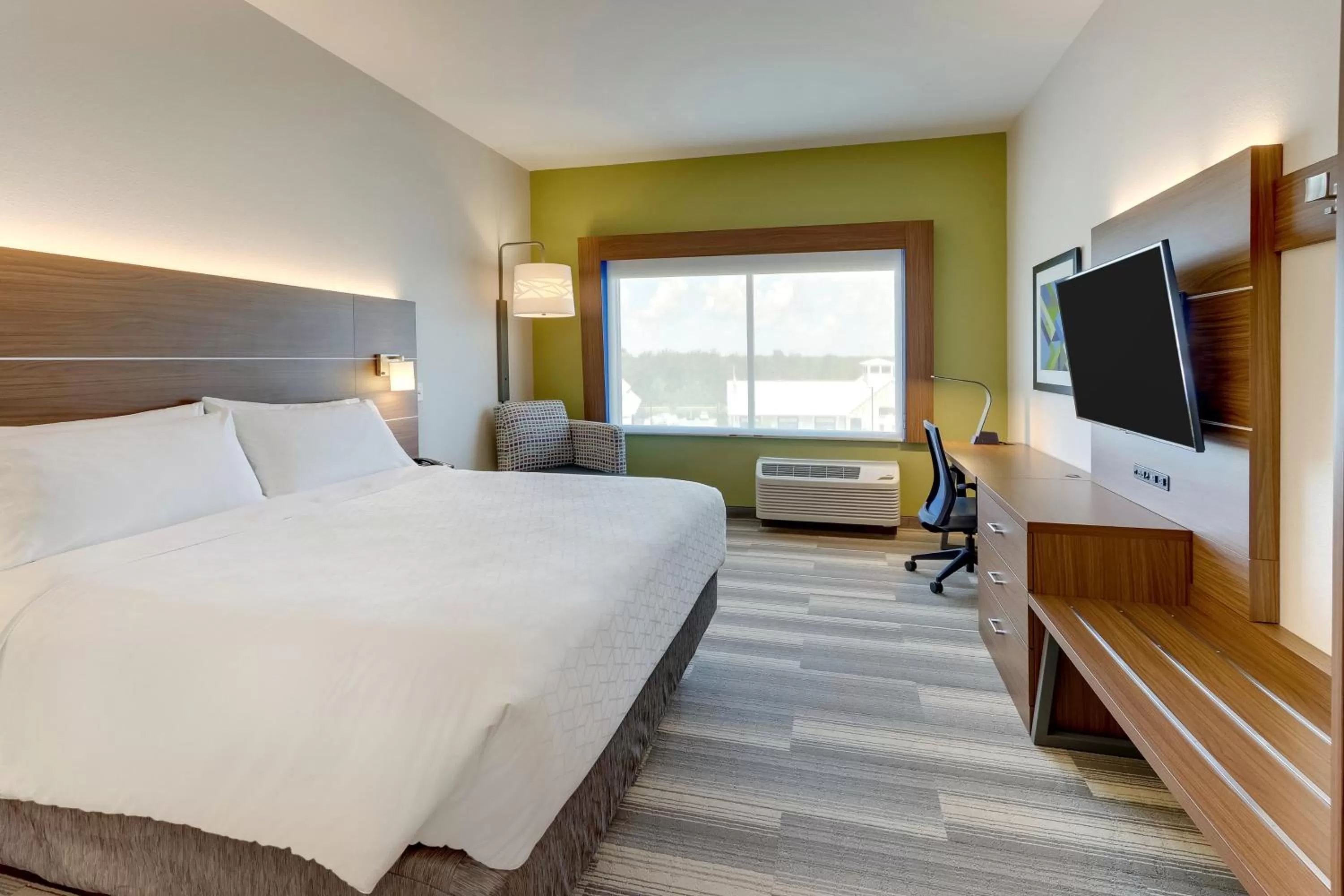 Photo of the whole room, Bed in Holiday Inn Express - Wilmington - Porters Neck by IHG
