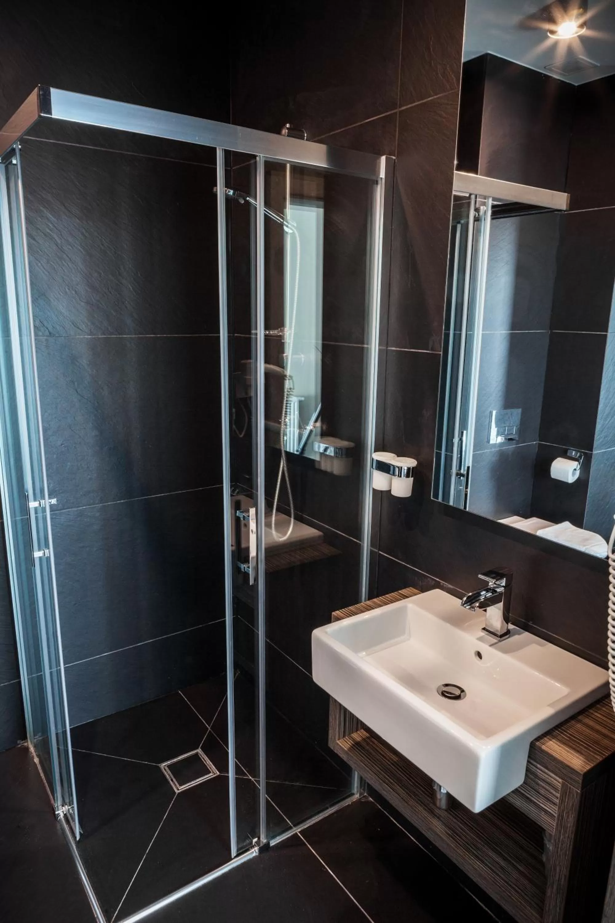 Shower in Max Health Resort SPA