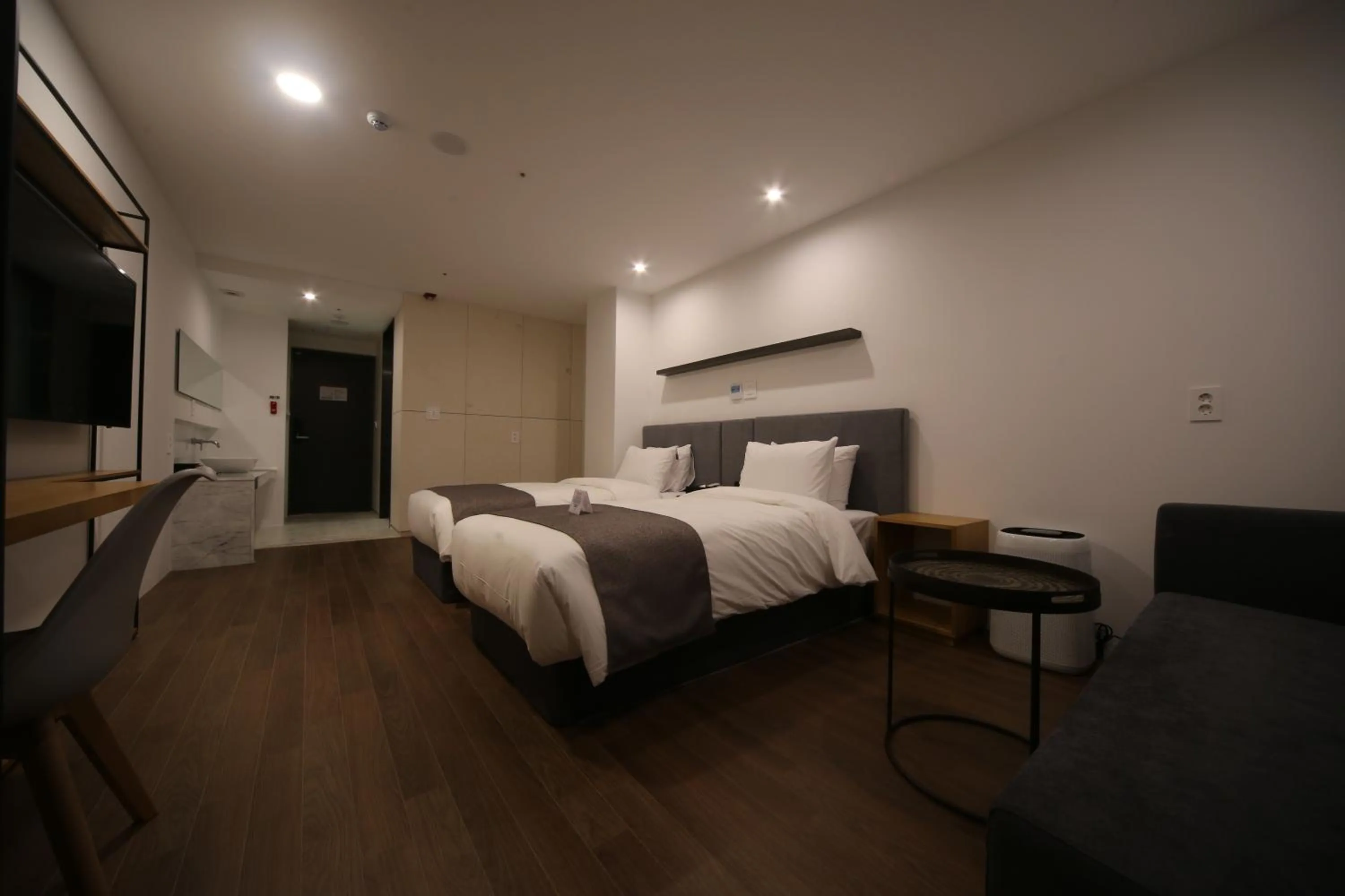 Bed in Hotel Noblestay