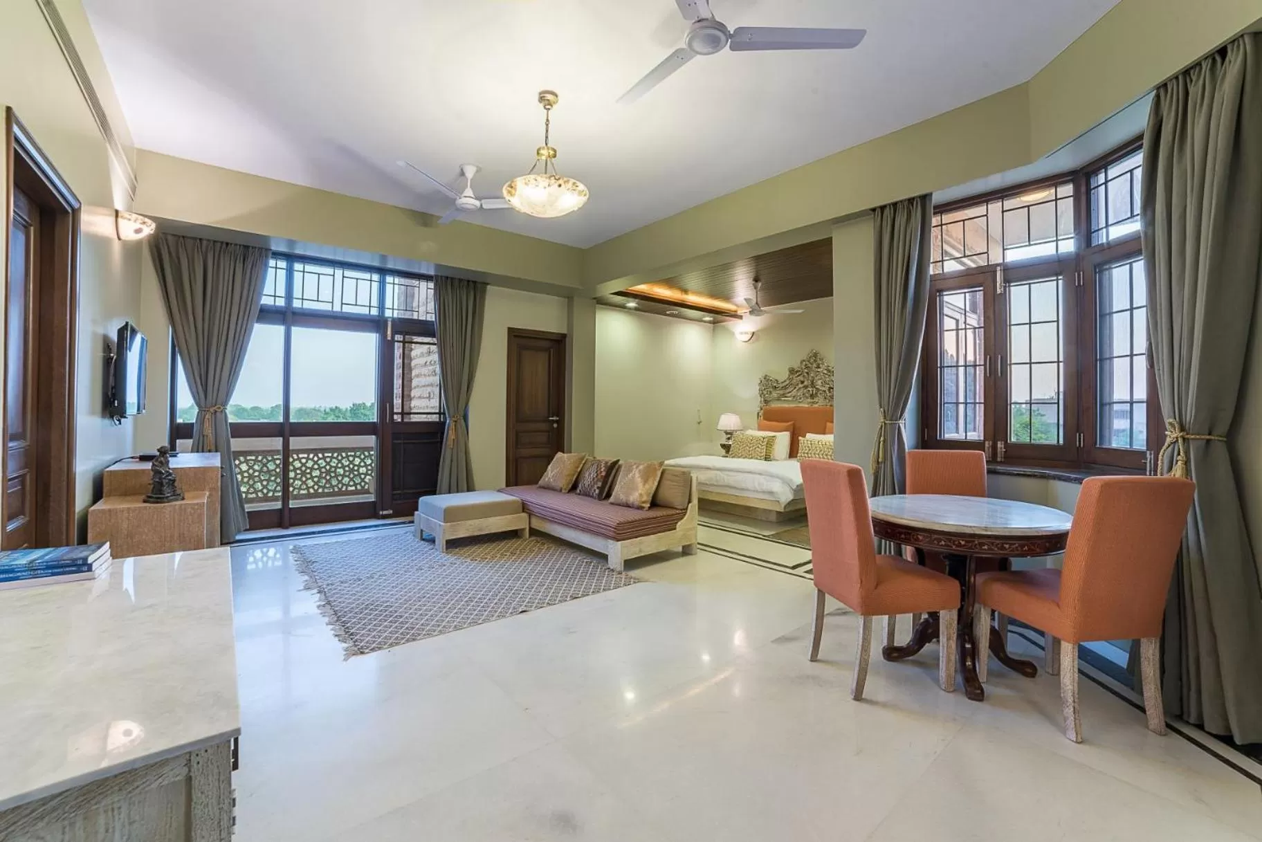 Photo of the whole room in The Almond Tree