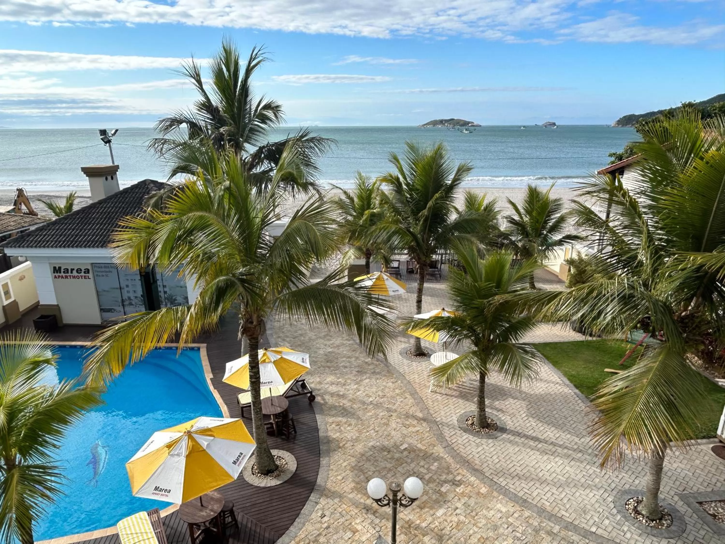 Day, Pool View in Golfinhos Apart Hotel