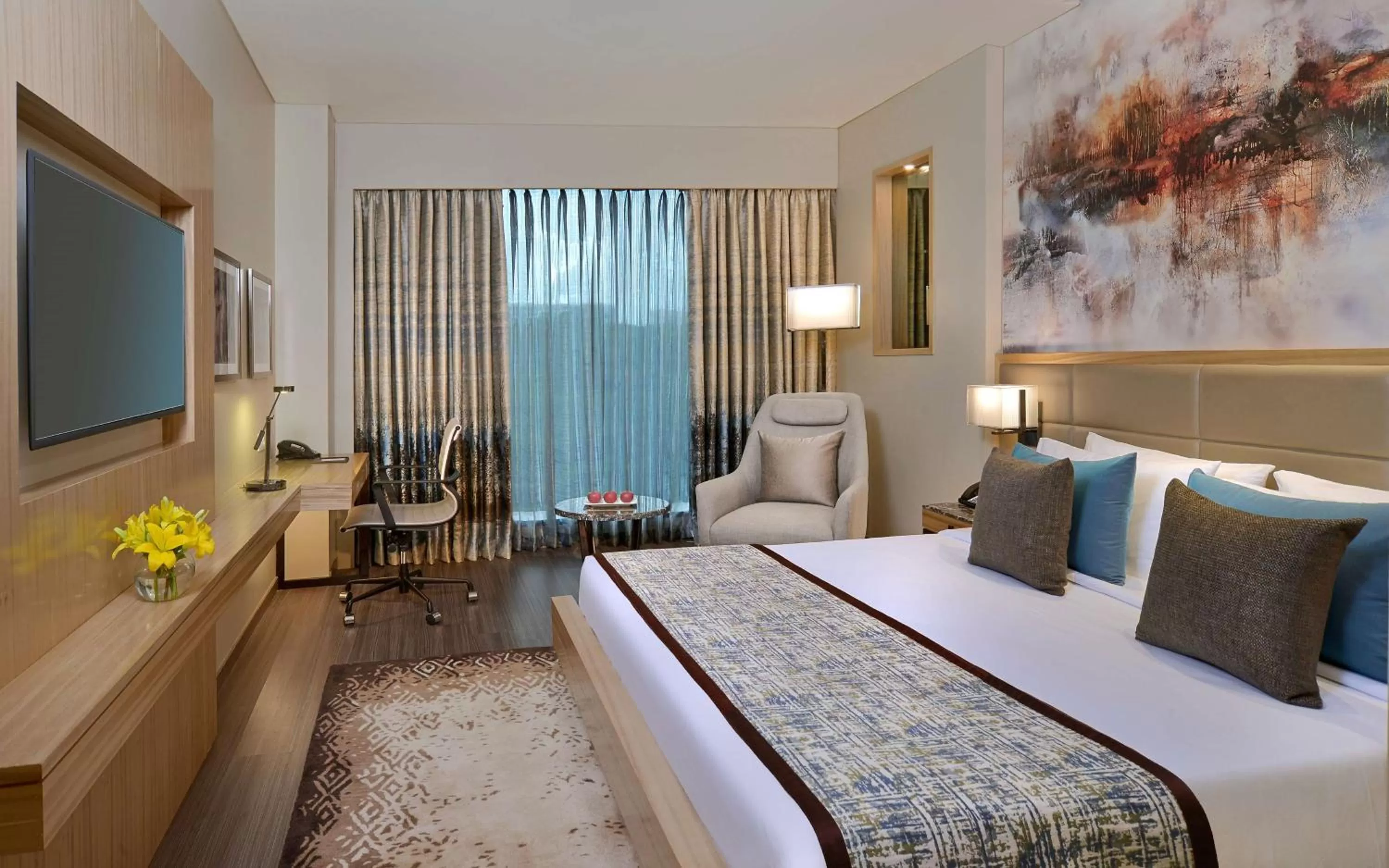 Photo of the whole room, Bed in Radisson Mumbai Andheri MIDC