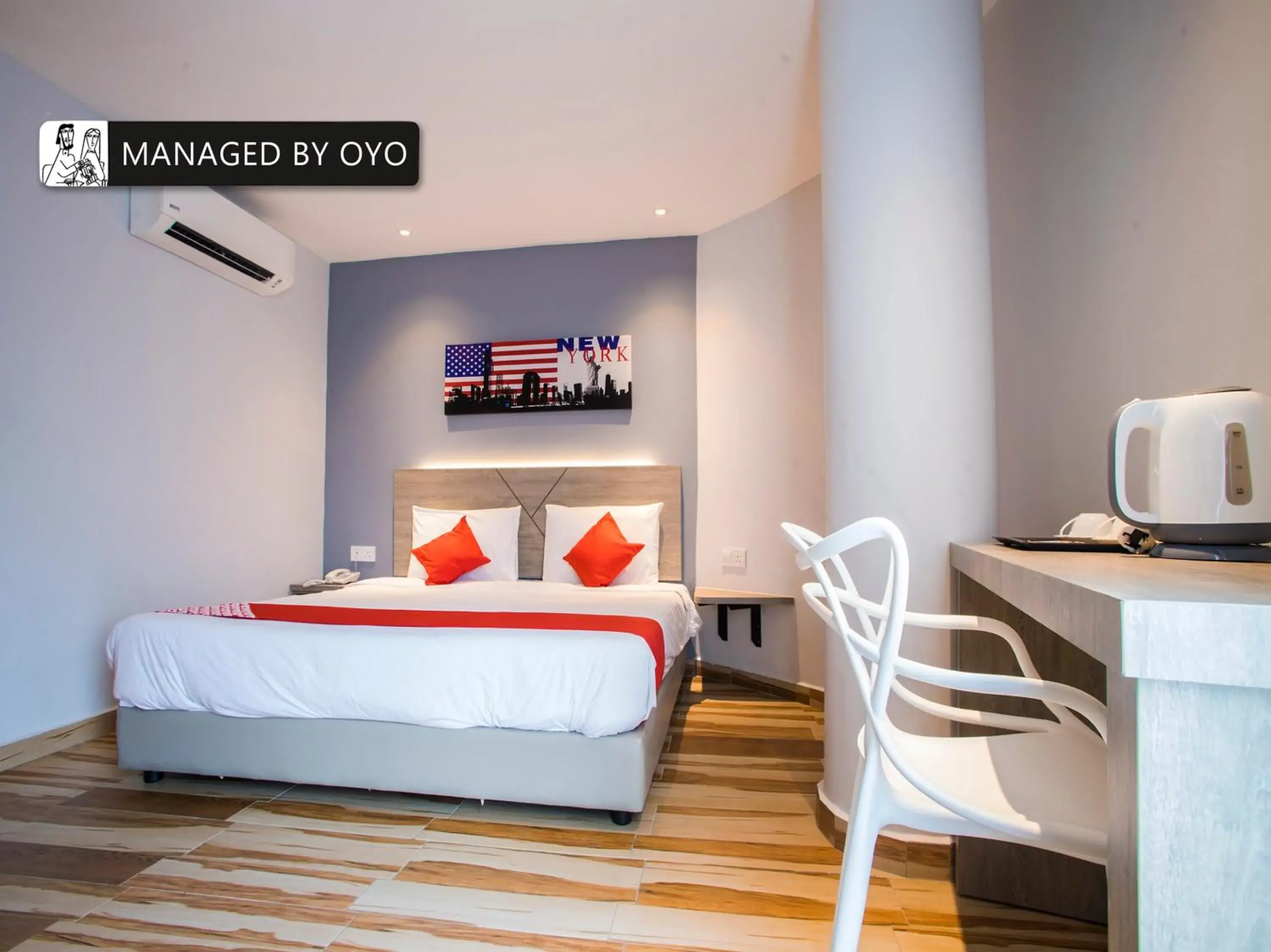 Superior King Room in Hotel O Gs Hotels Near Strand Mall Superior King Room in Hotel O Gs Hotels Near Strand Mall