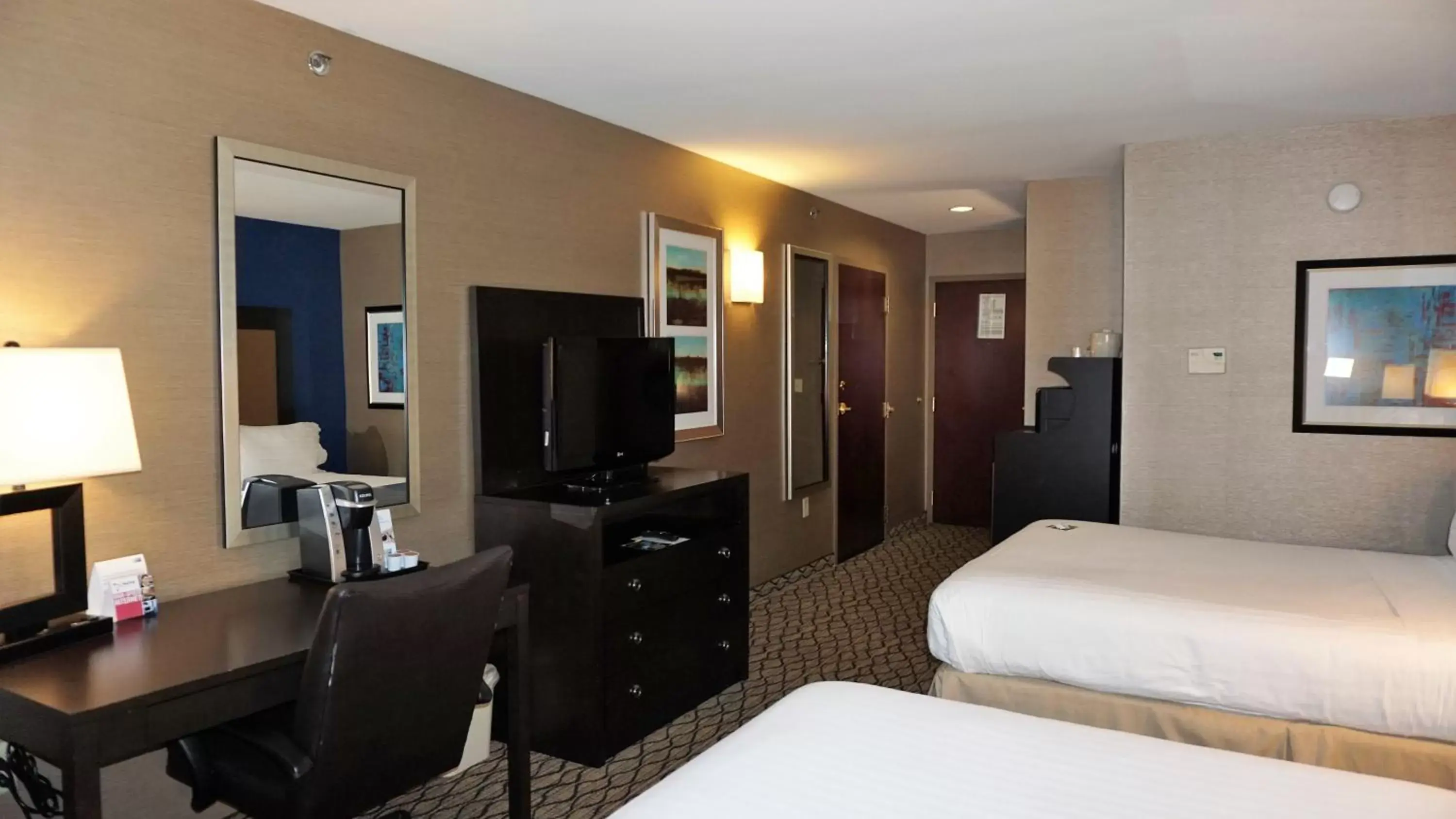 Standard King Room with Roll-in Shower - Mobility Accessible in Holiday Inn Express & Suites Gibson by IHG Standard King Room with Roll-in Shower - Mobility Accessible in Holiday Inn Express & Suites Gibson by IHG