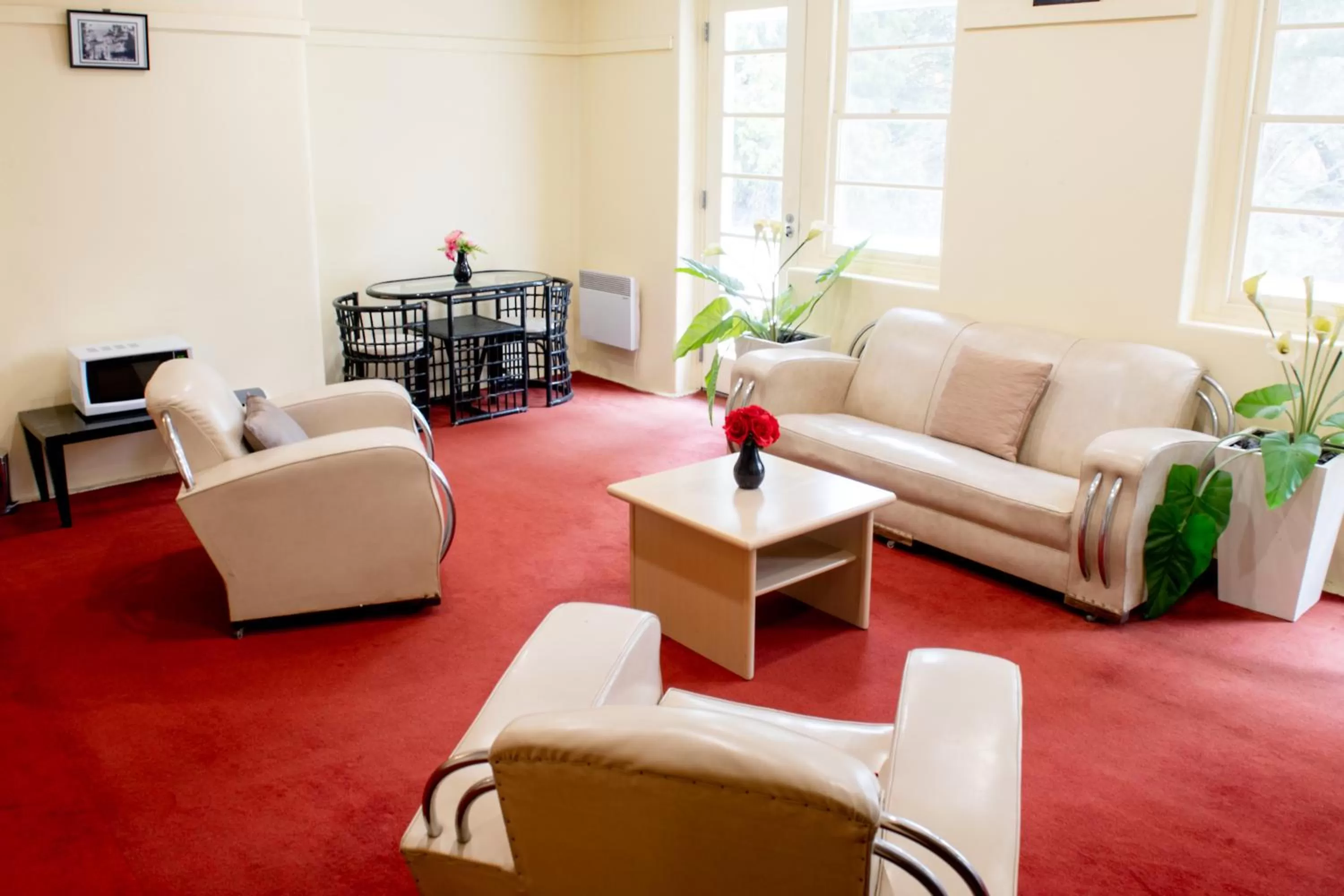 Seating area in Linaker Art Deco Motel