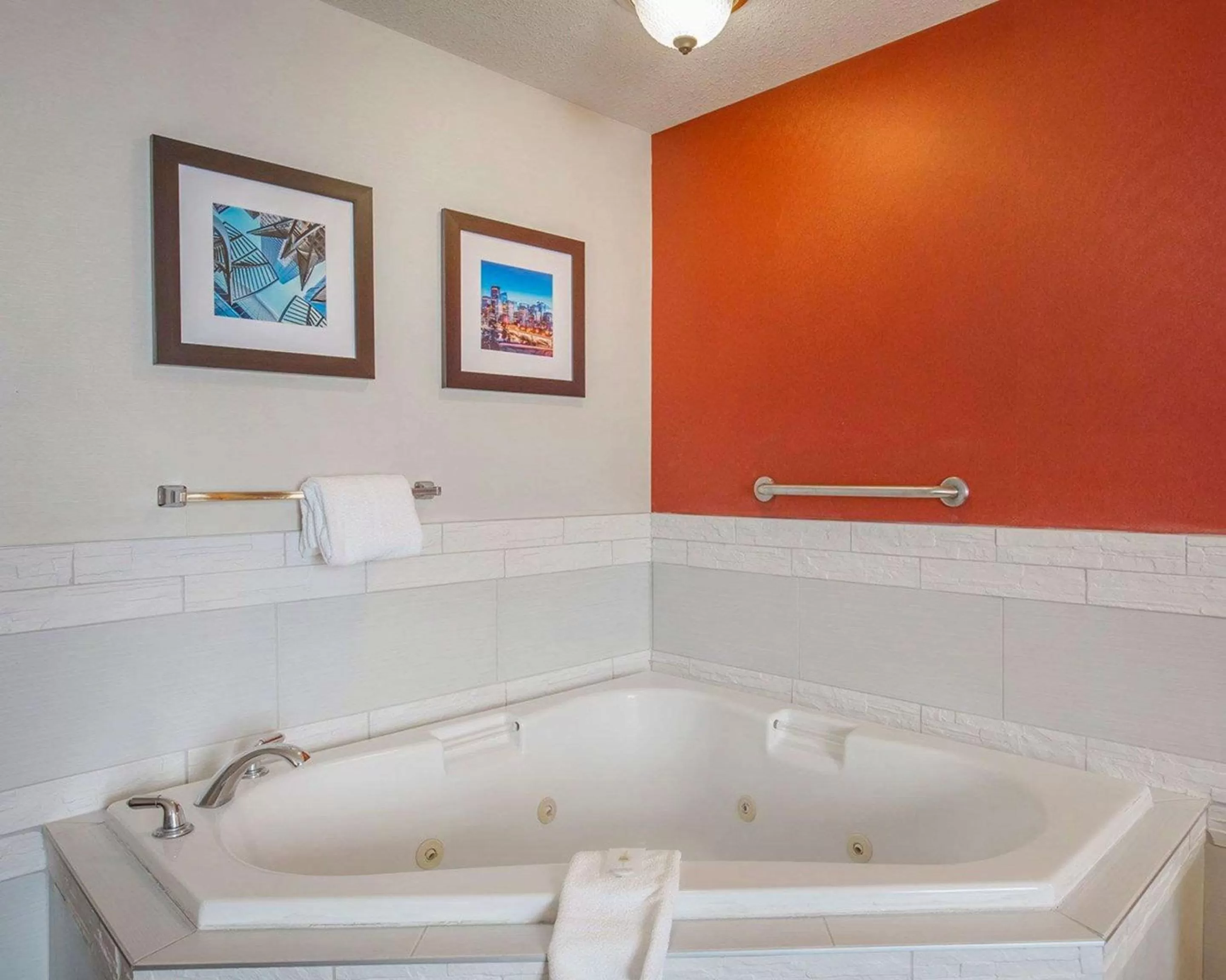 Photo of the whole room in Comfort Inn & Suites University