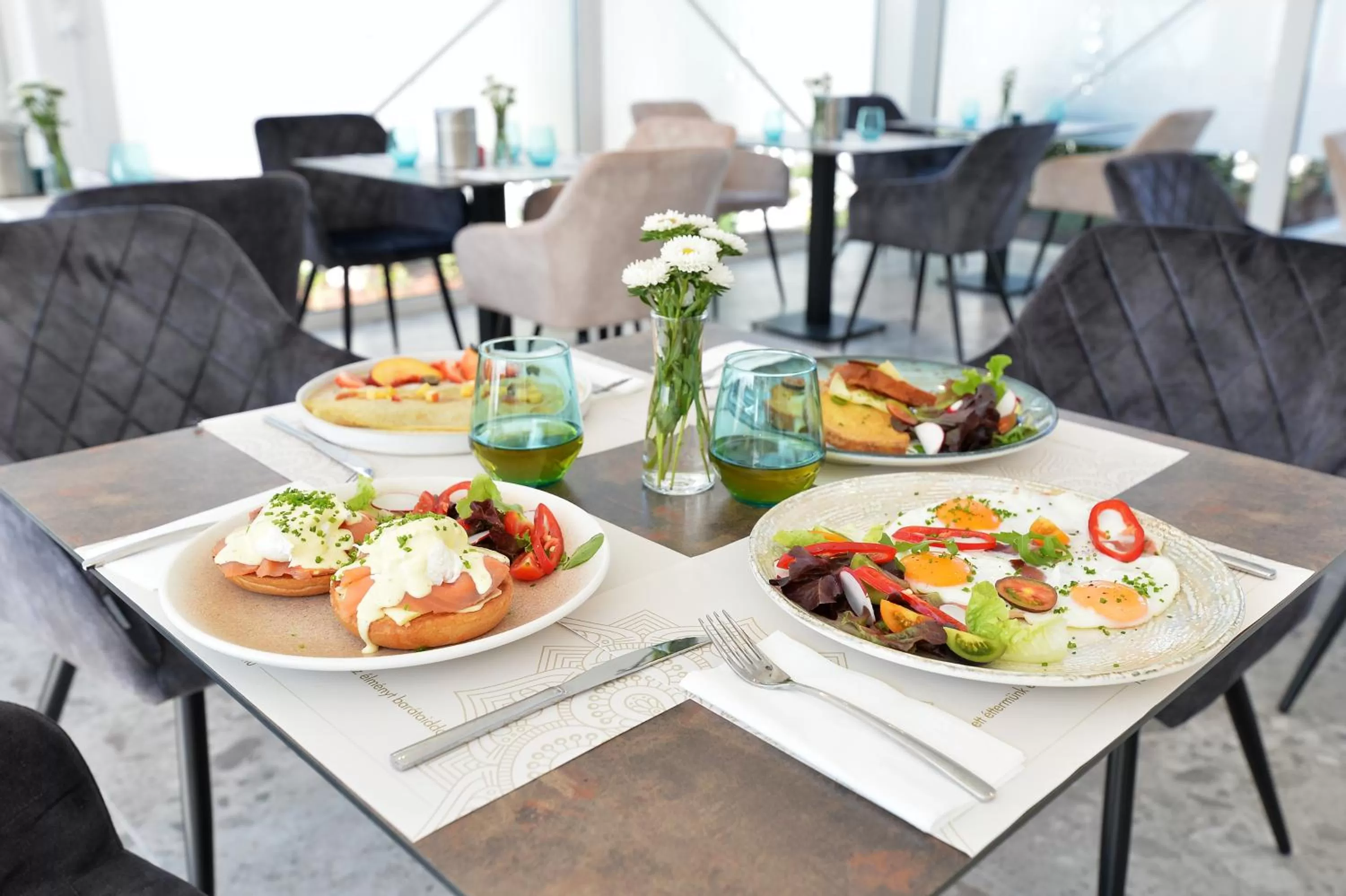 Breakfast, Lunch and Dinner in 1552 Boutique Hotel
