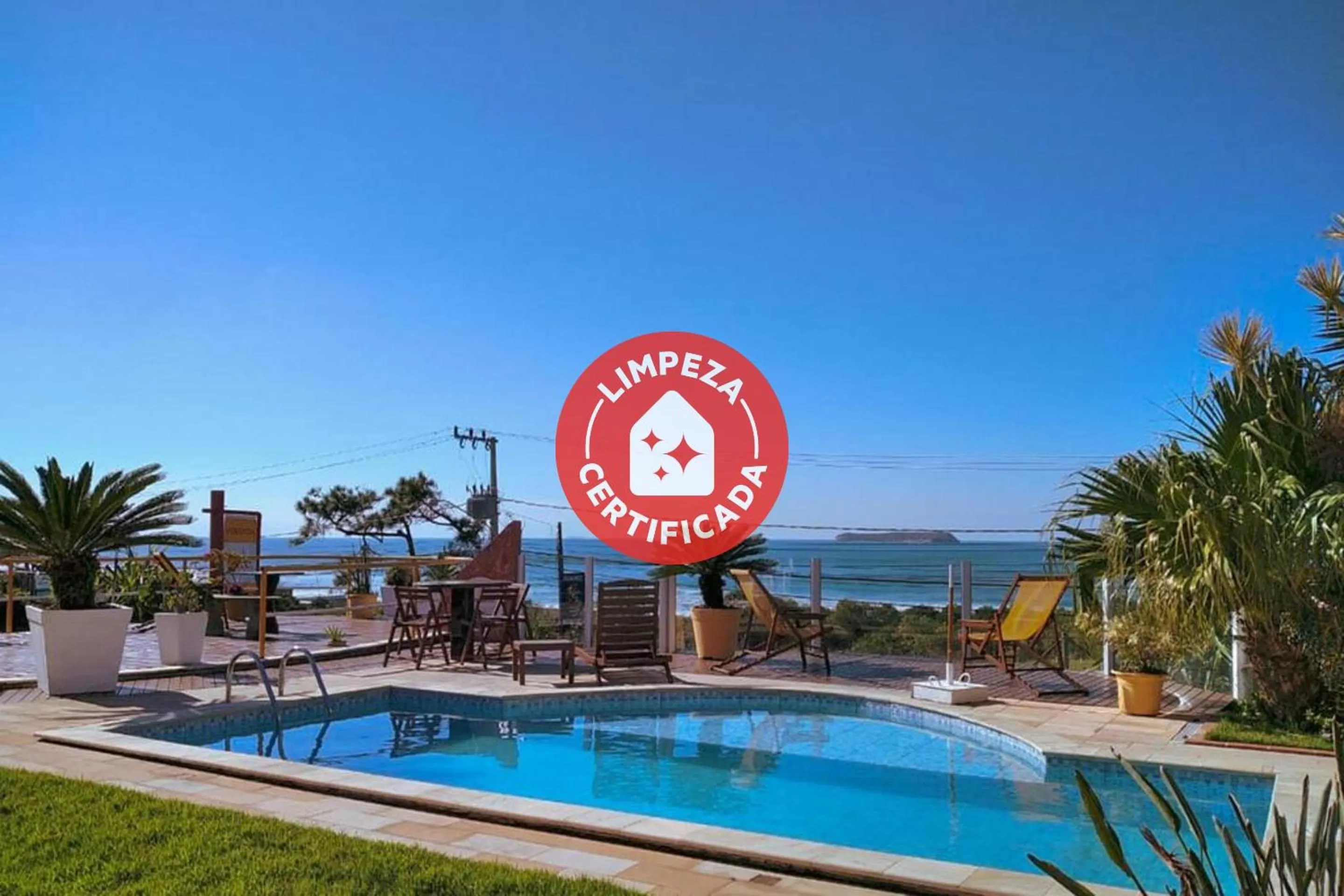 Swimming pool in Pousada Bangalôs Da Mole - Florianópolis