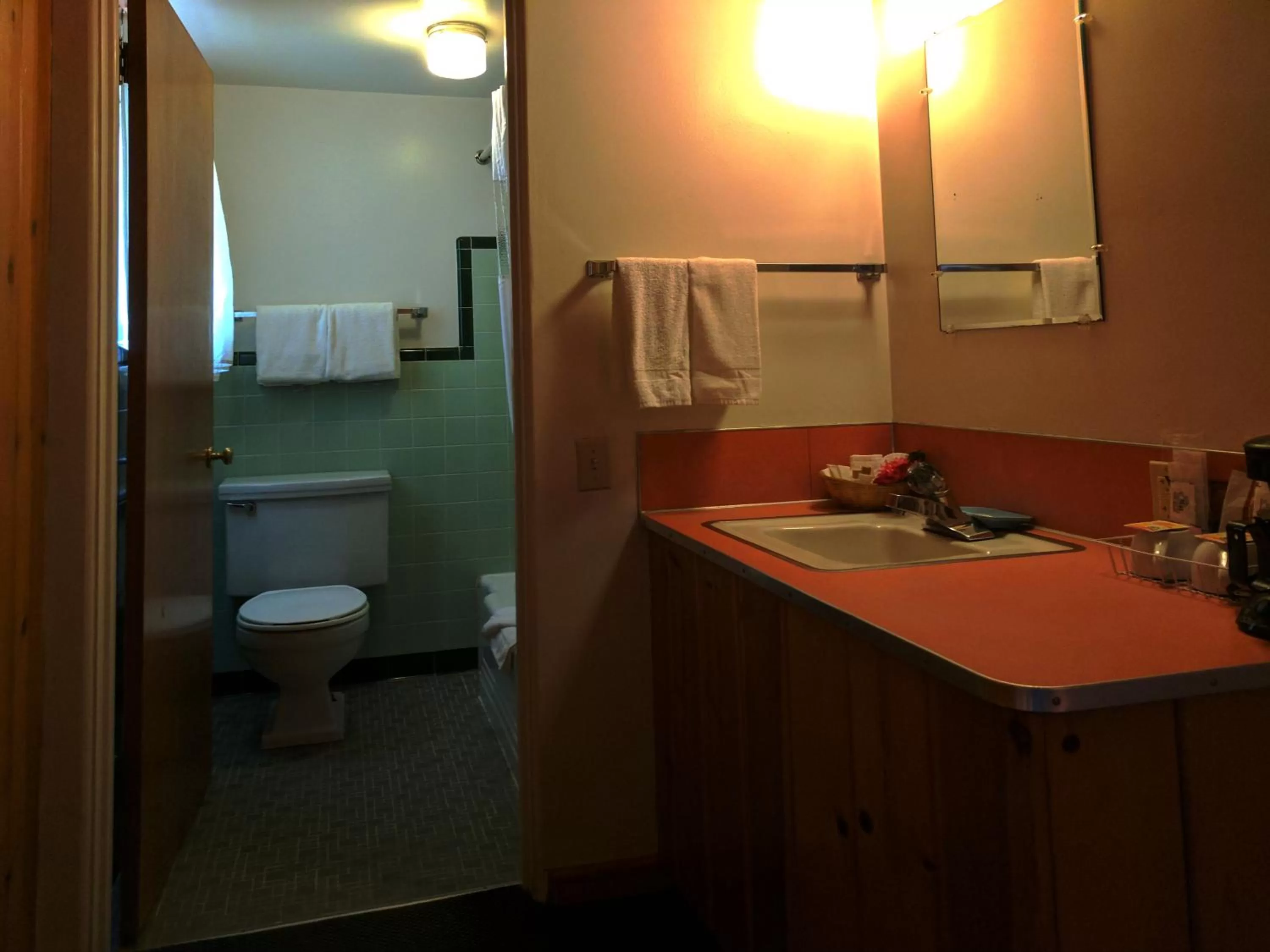 Bathroom in Prospector Motor Lodge