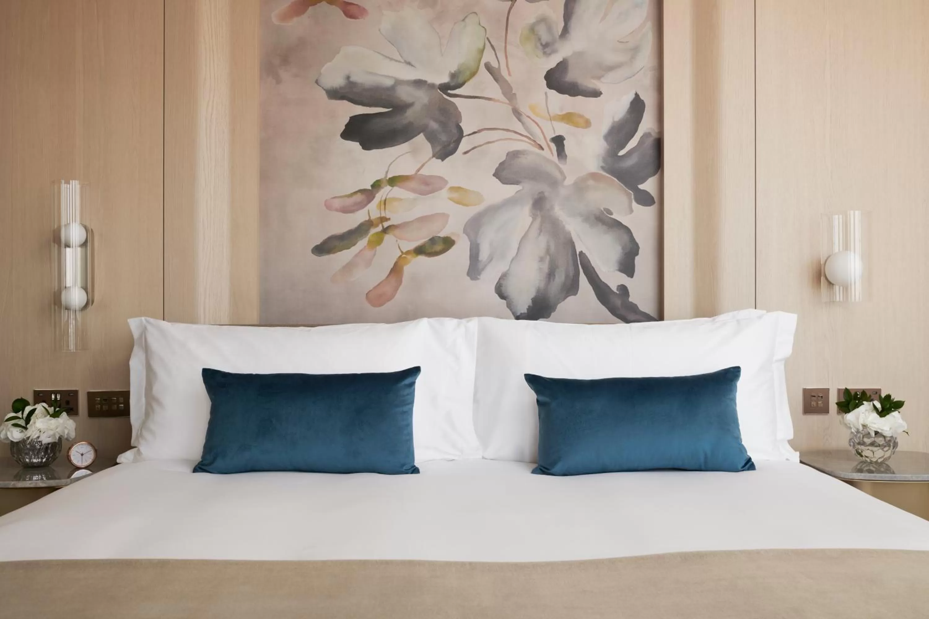 Bedroom, Bed in Pan Pacific London