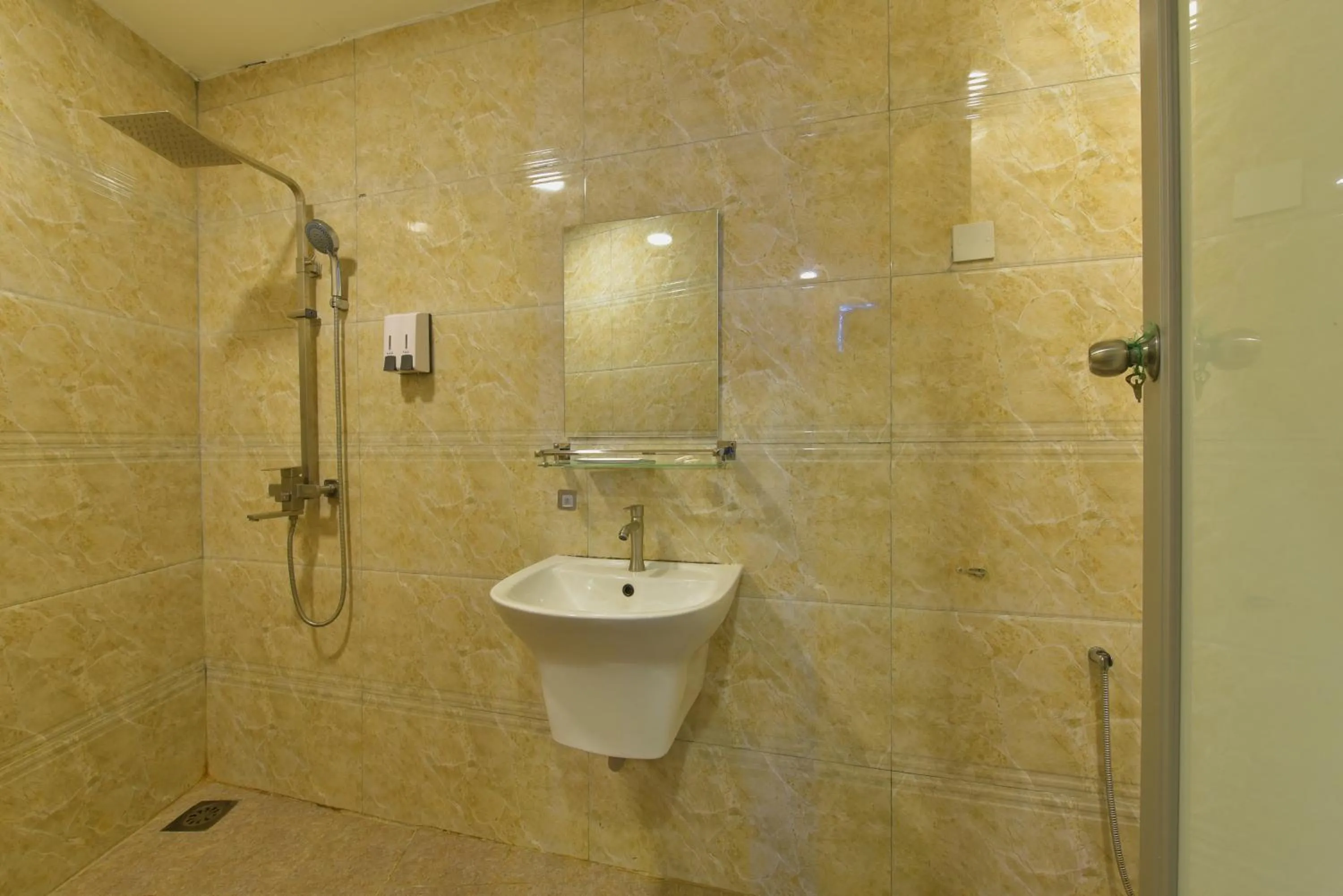 Bathroom in Townhouse OAK Hotel Holmes Johor Jaya