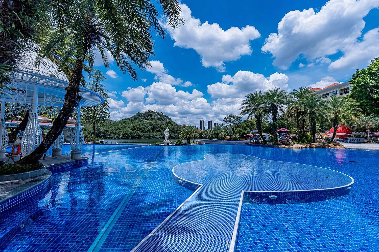 Pool view in Good View Hotel Tangxia - 15 mins drive from Dongguan South Railway Station