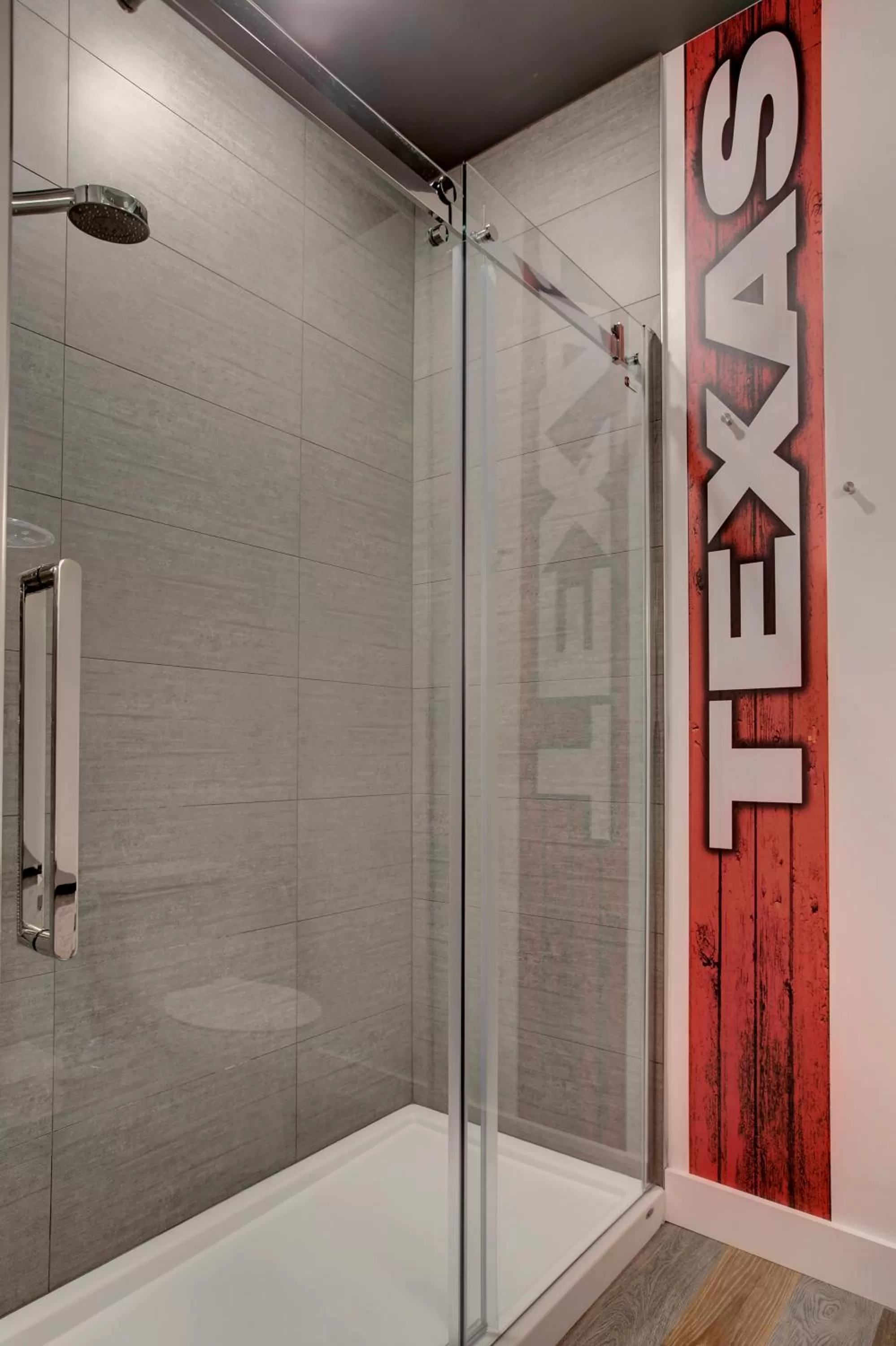 Shower in Hotel Historique et Manoir Route 66