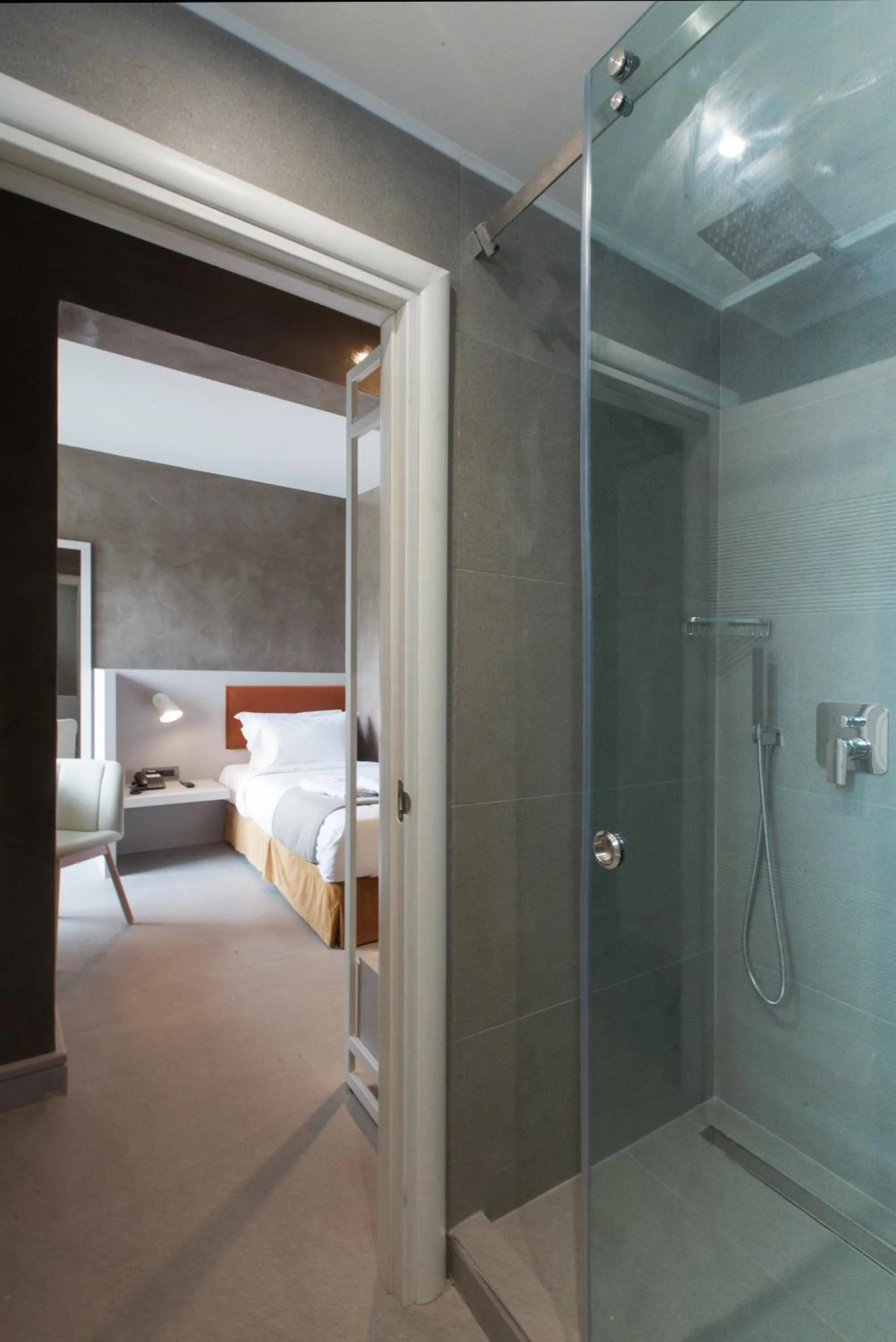 Bathroom, Bed in Garden City Resort