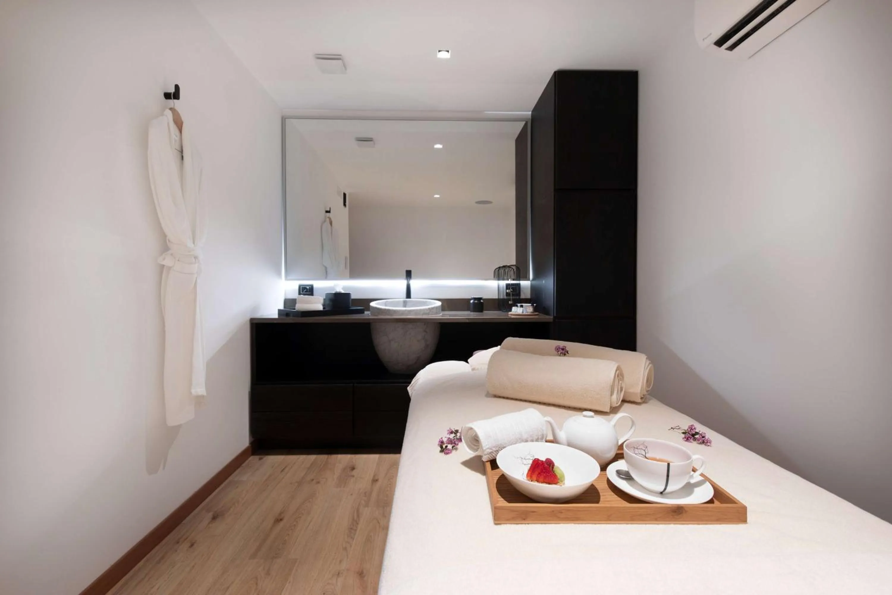 Sports, Bed in Sulià House Porto Rotondo, Curio Collection by Hilton