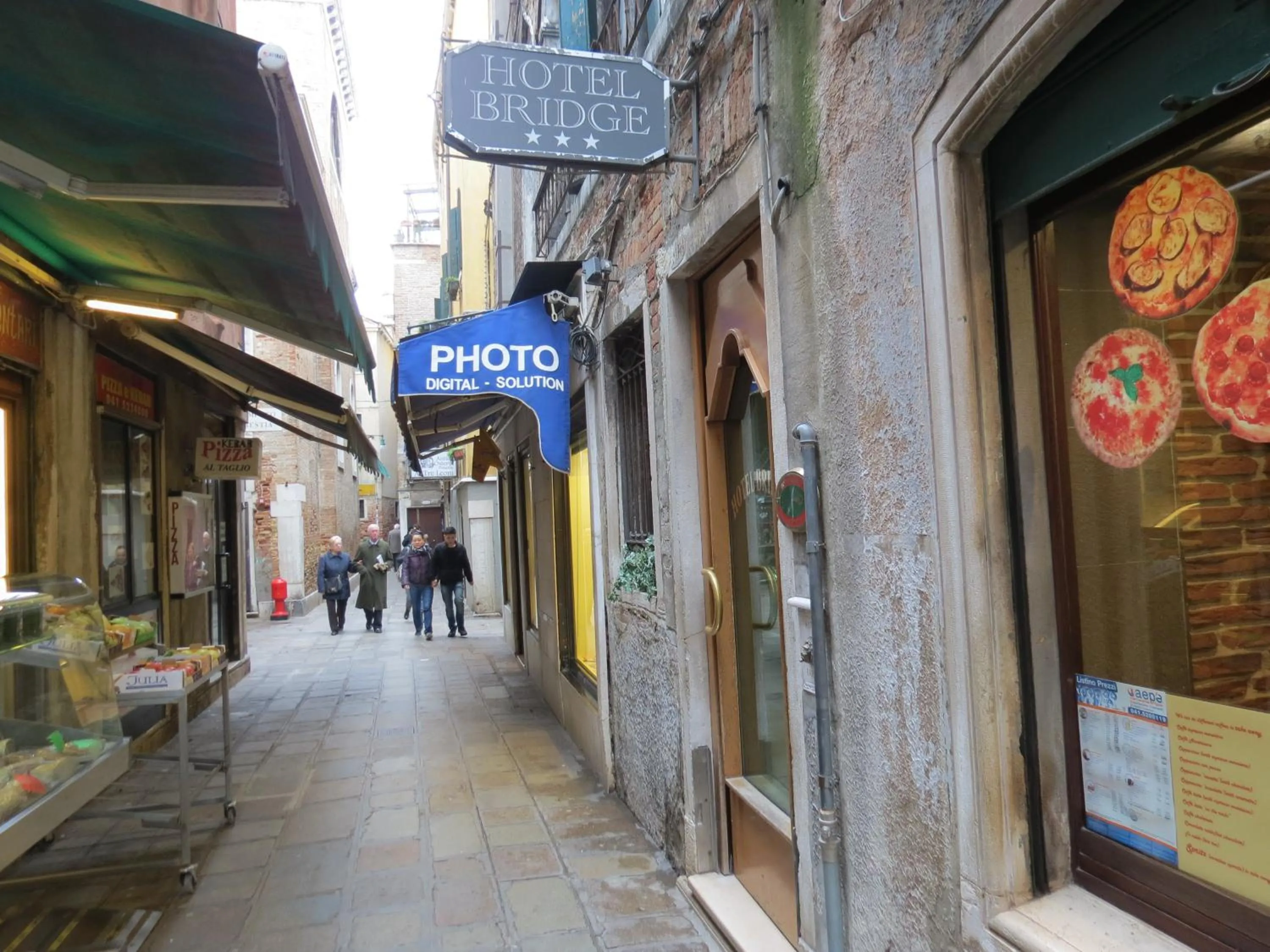 Property logo or sign in Hotel Bridge
