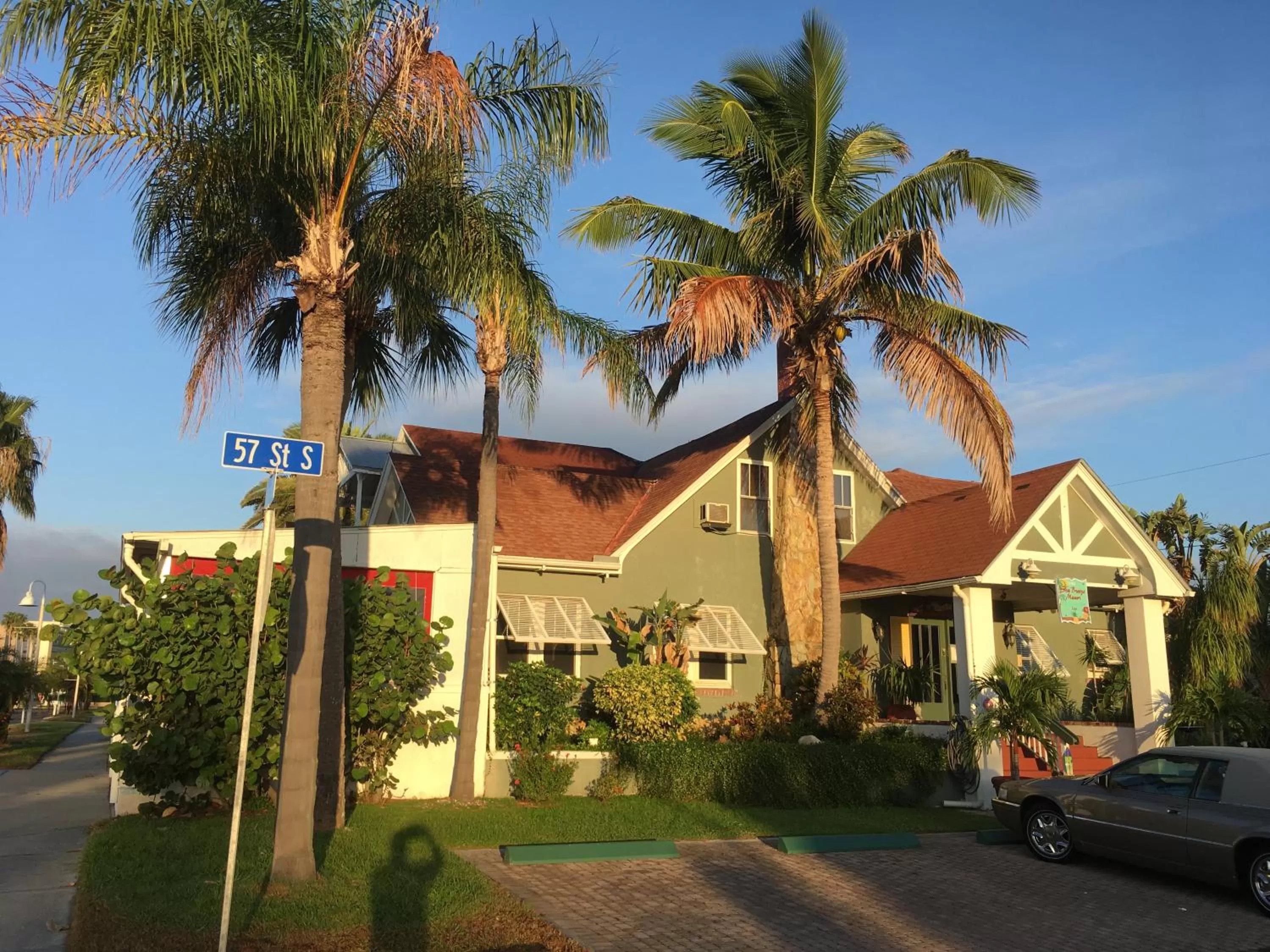 Property building in Sea Breeze Manor Inn