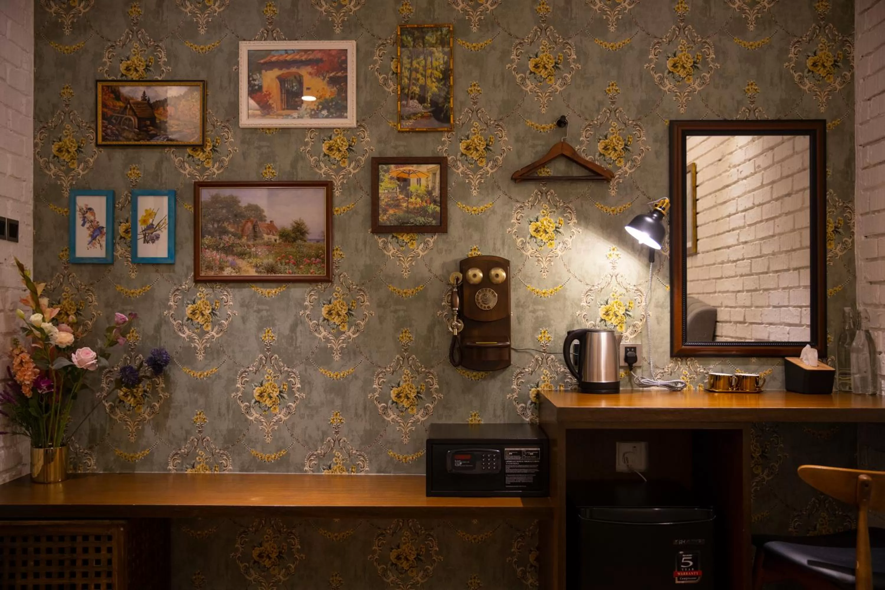 Decorative detail in Carnarvon Suites