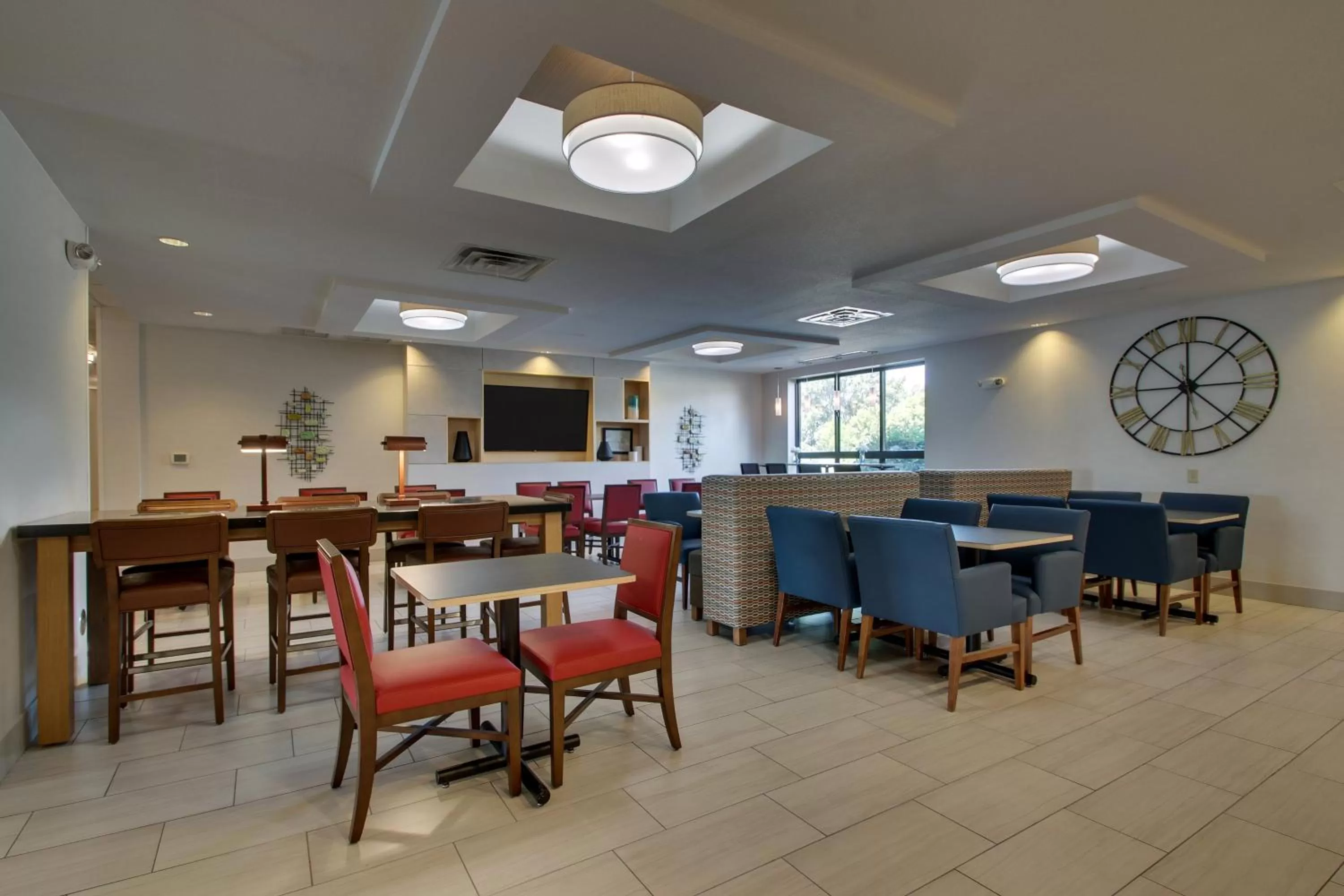 Breakfast in Holiday Inn Express Hotel & Suites Morris by IHG