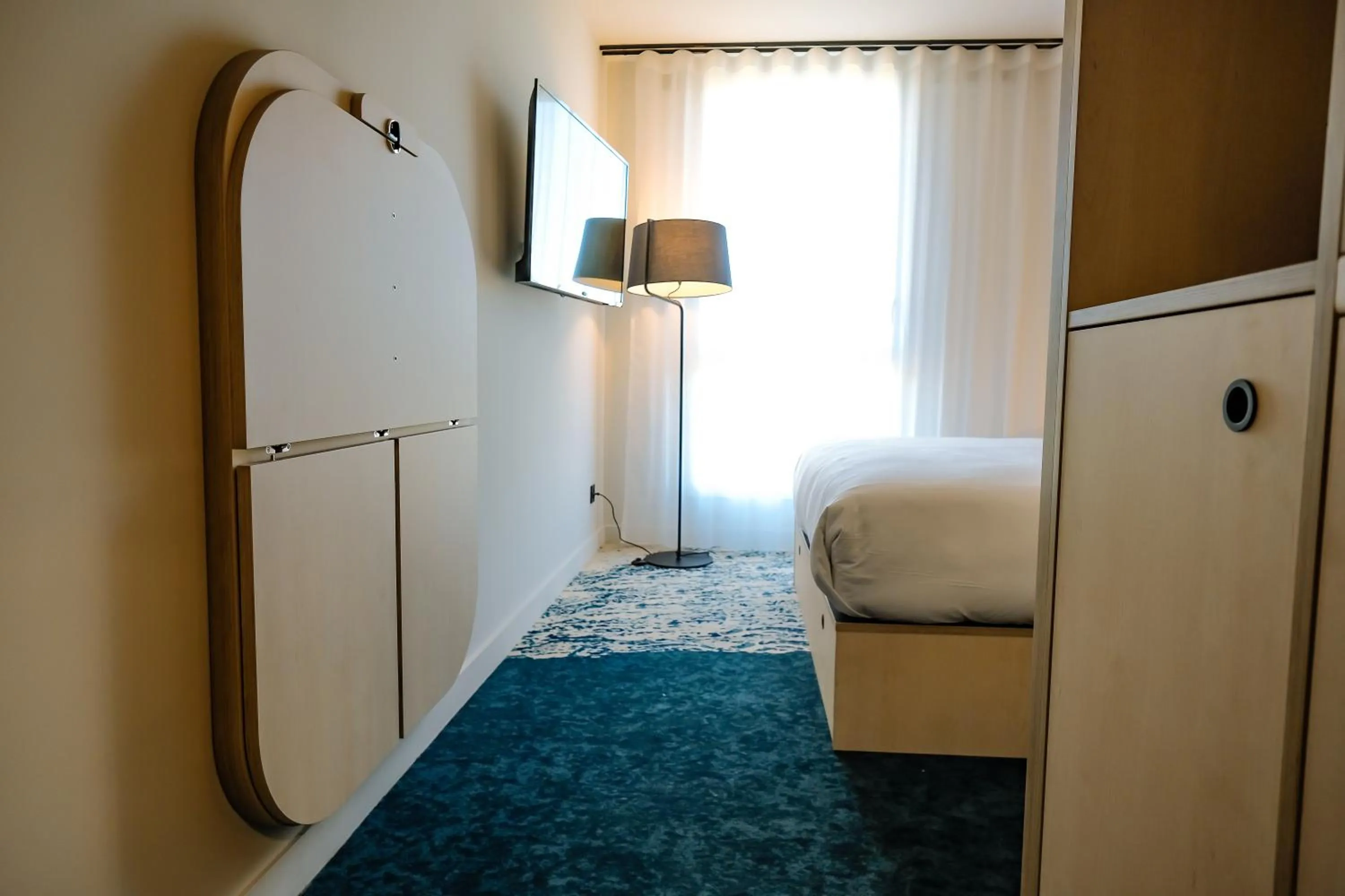 Dining area, Bed in ibis Styles Bordeaux Lac Bruges