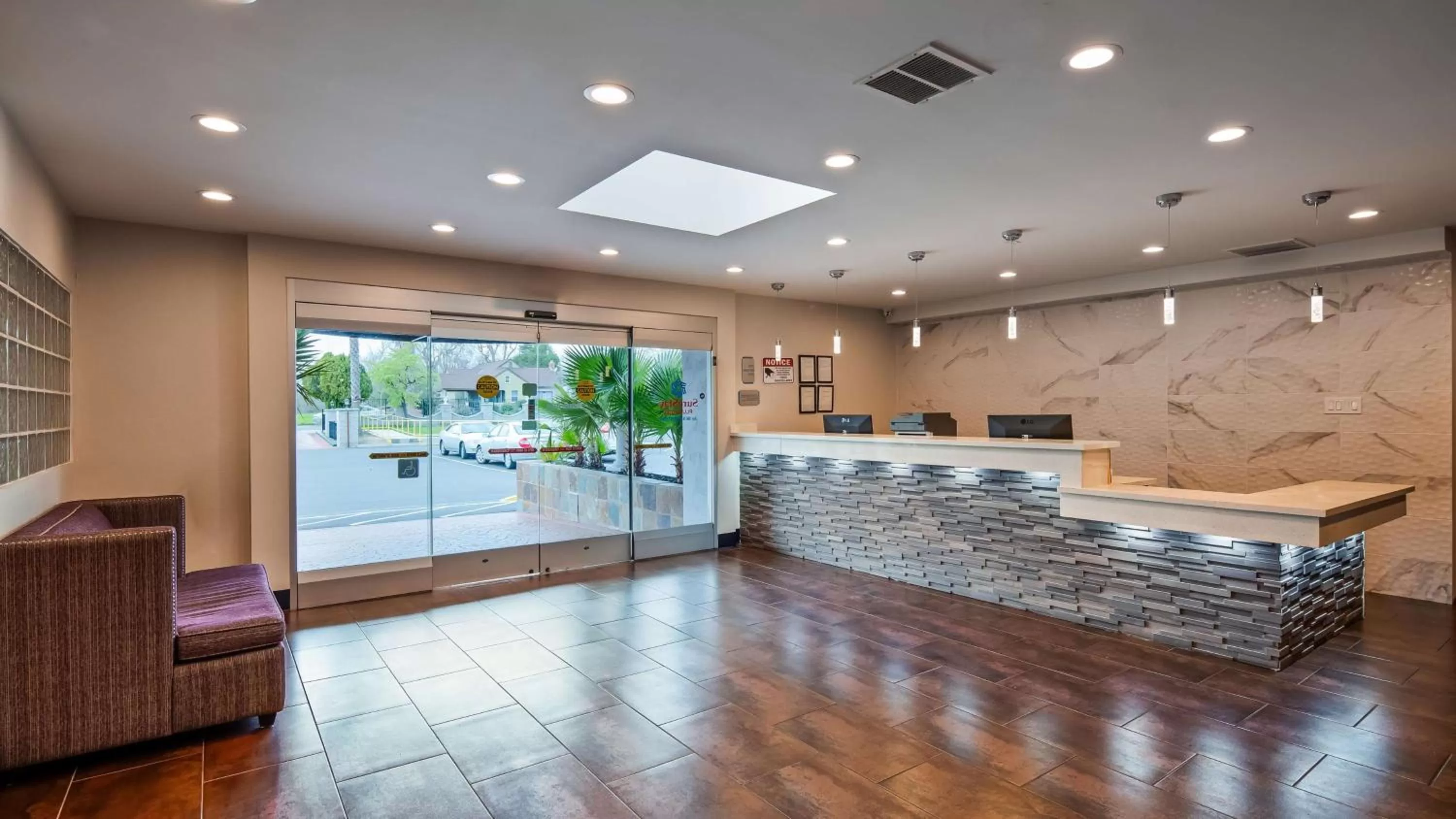 Lobby or reception in SureStay Plus Hotel by Best Western Sacramento Cal Expo