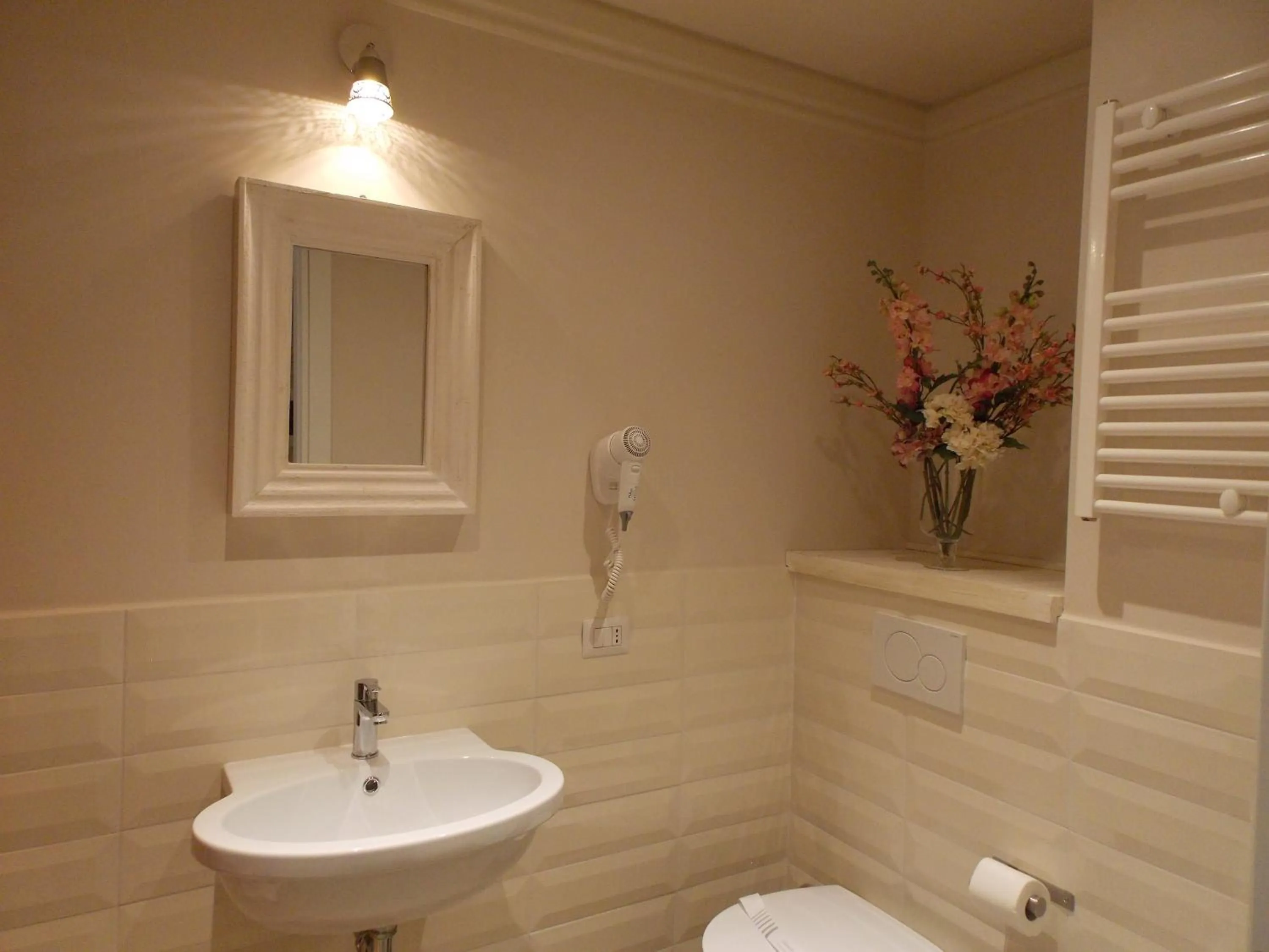 Bathroom in Casa Tua Vaticano Guest House