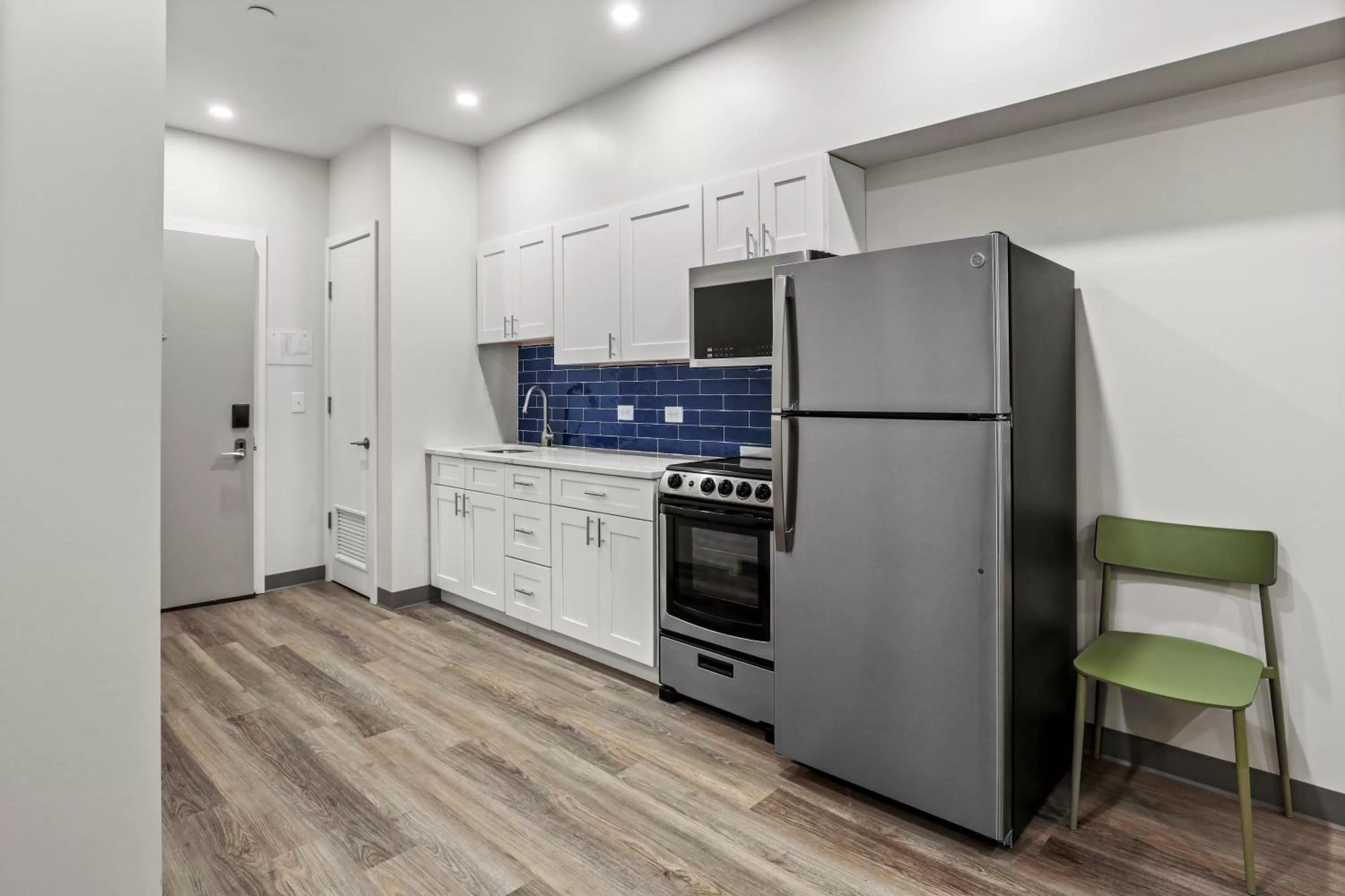 Kitchen or kitchenette in Seaport Suites