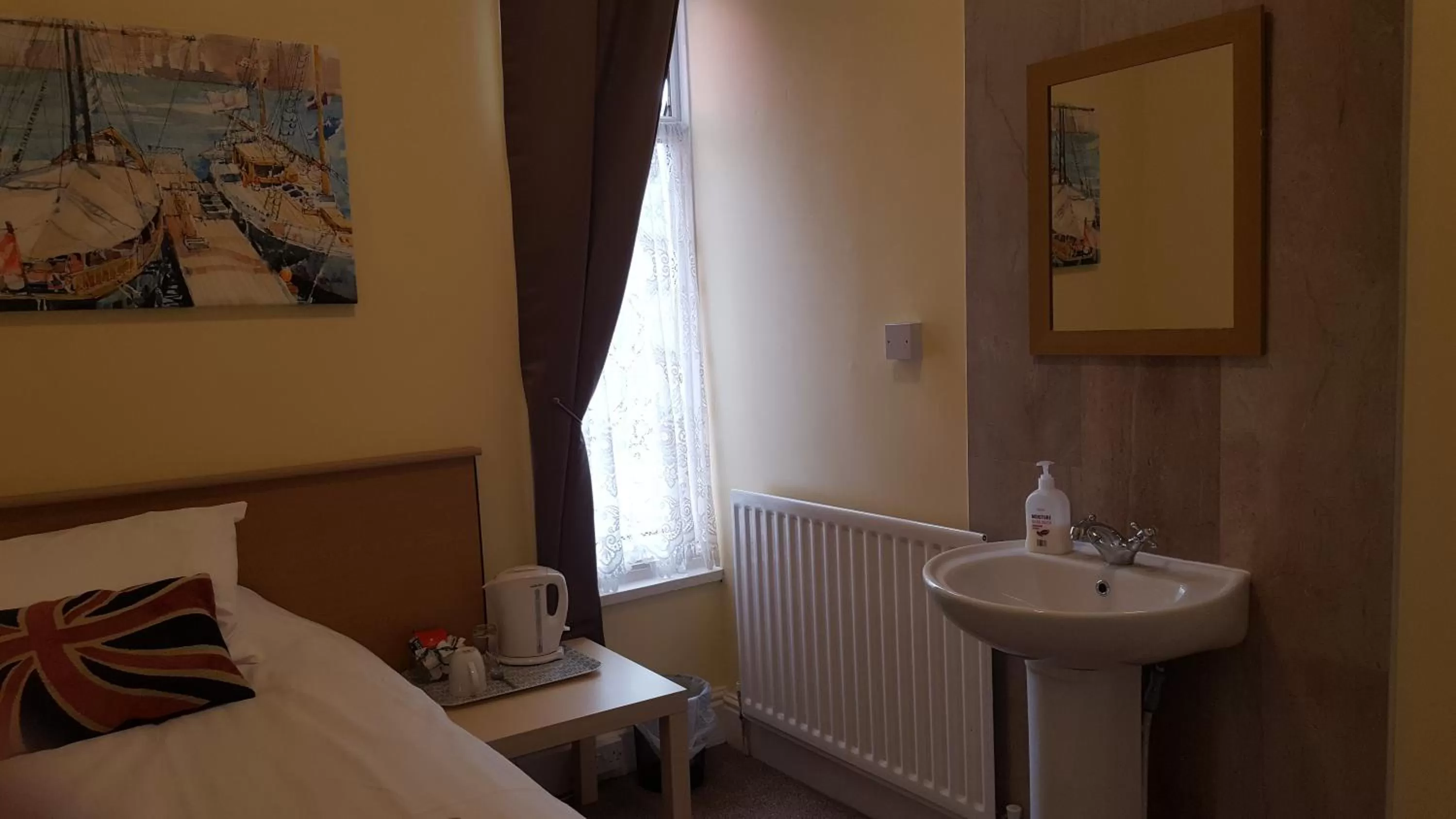 Coffee/tea facilities, Bed in The Beacon Hotel