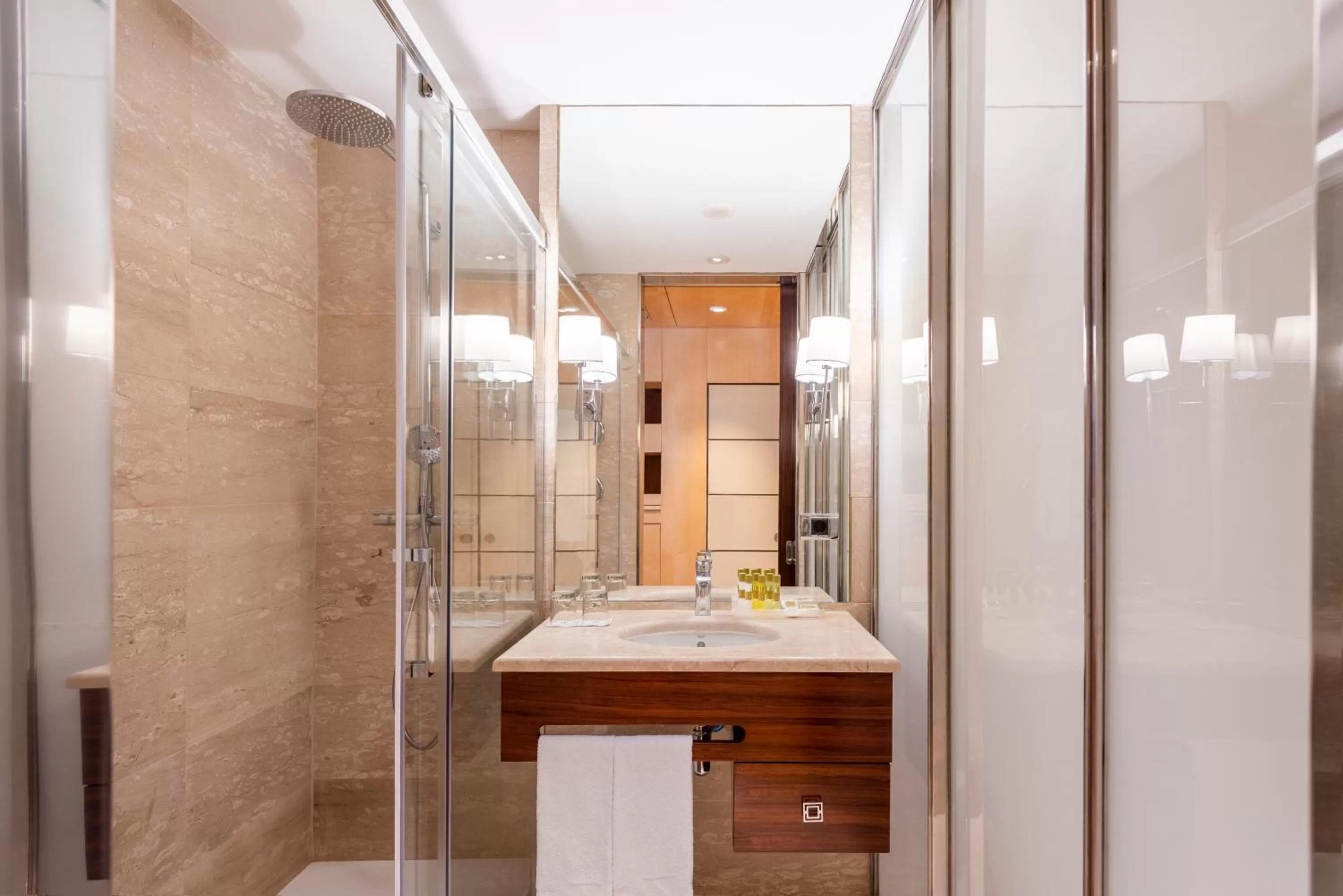 Shower in Eurostars Gran Valencia