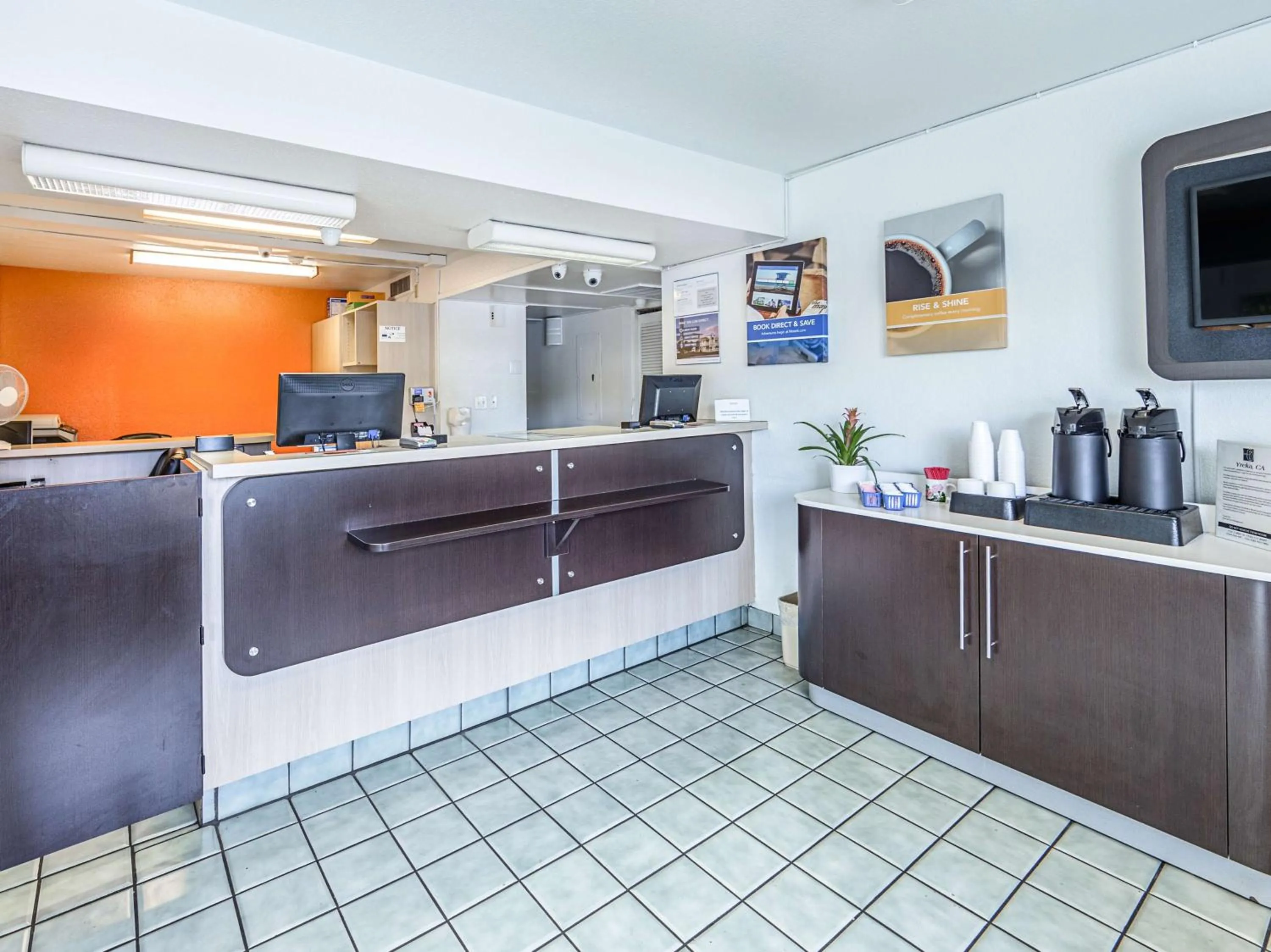 Communal lounge/ TV room in Motel 6-Yreka, CA