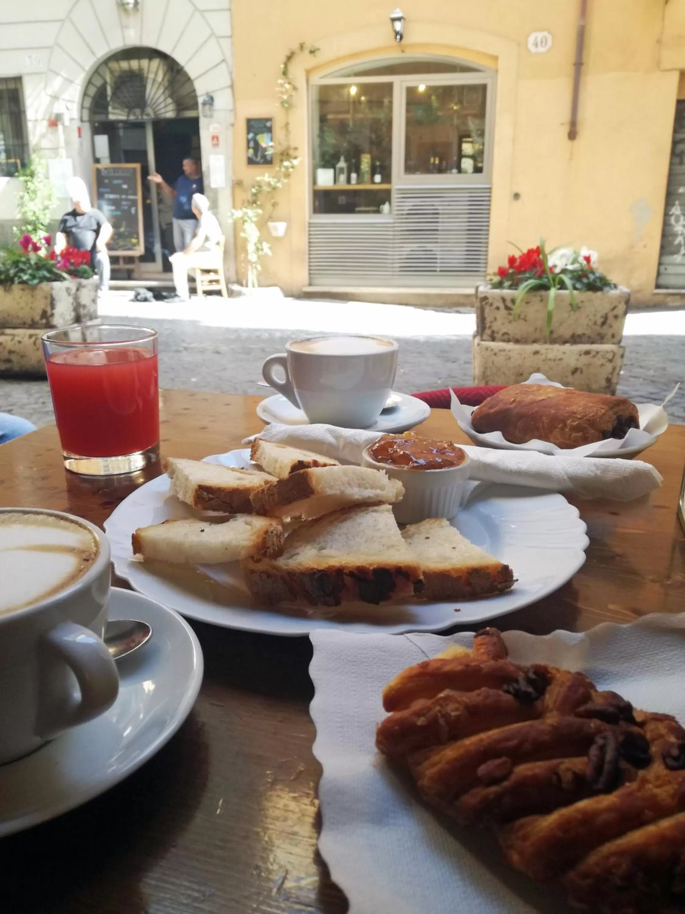 Breakfast in Tolomeo B&b