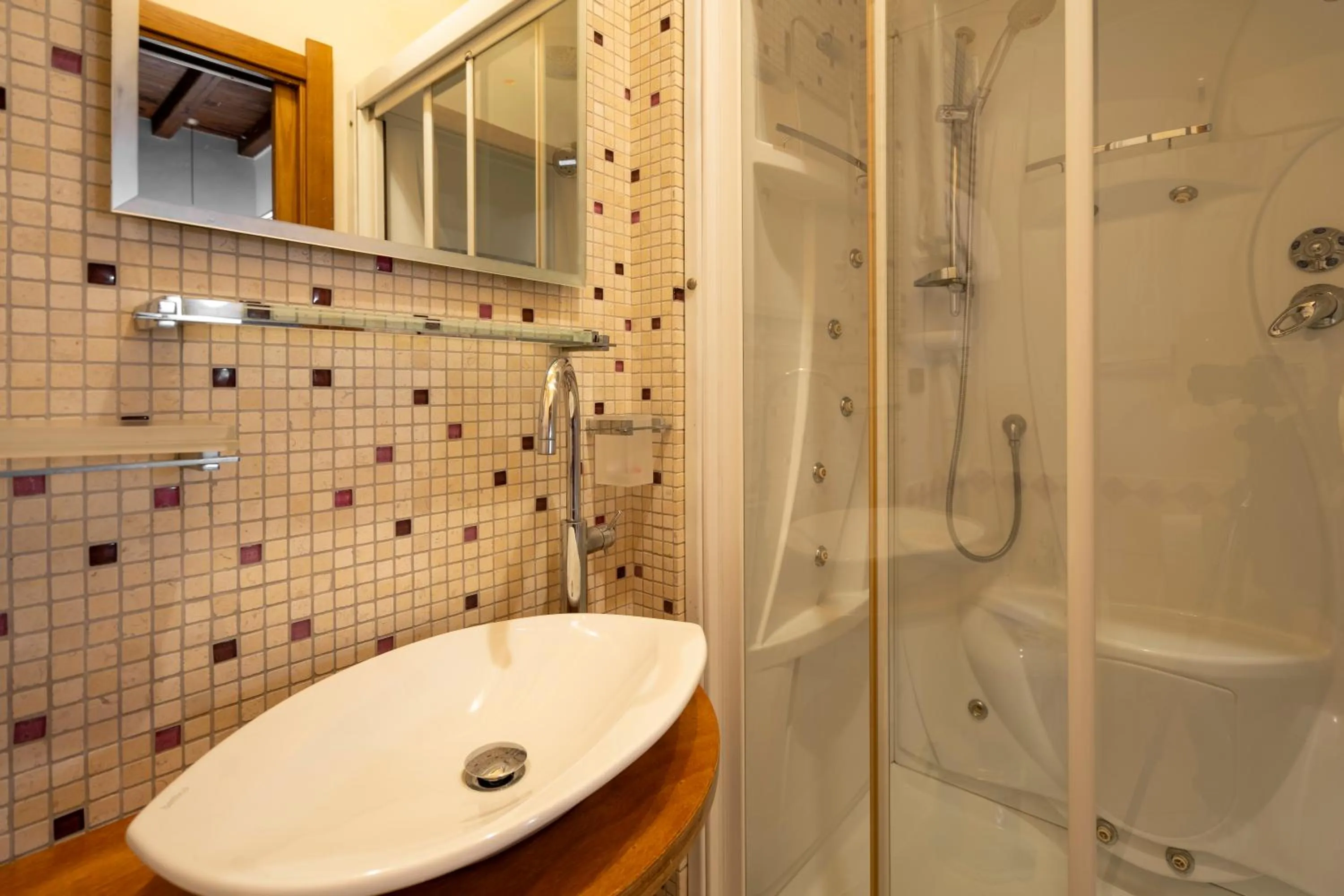 Shower in Condotti Rooms