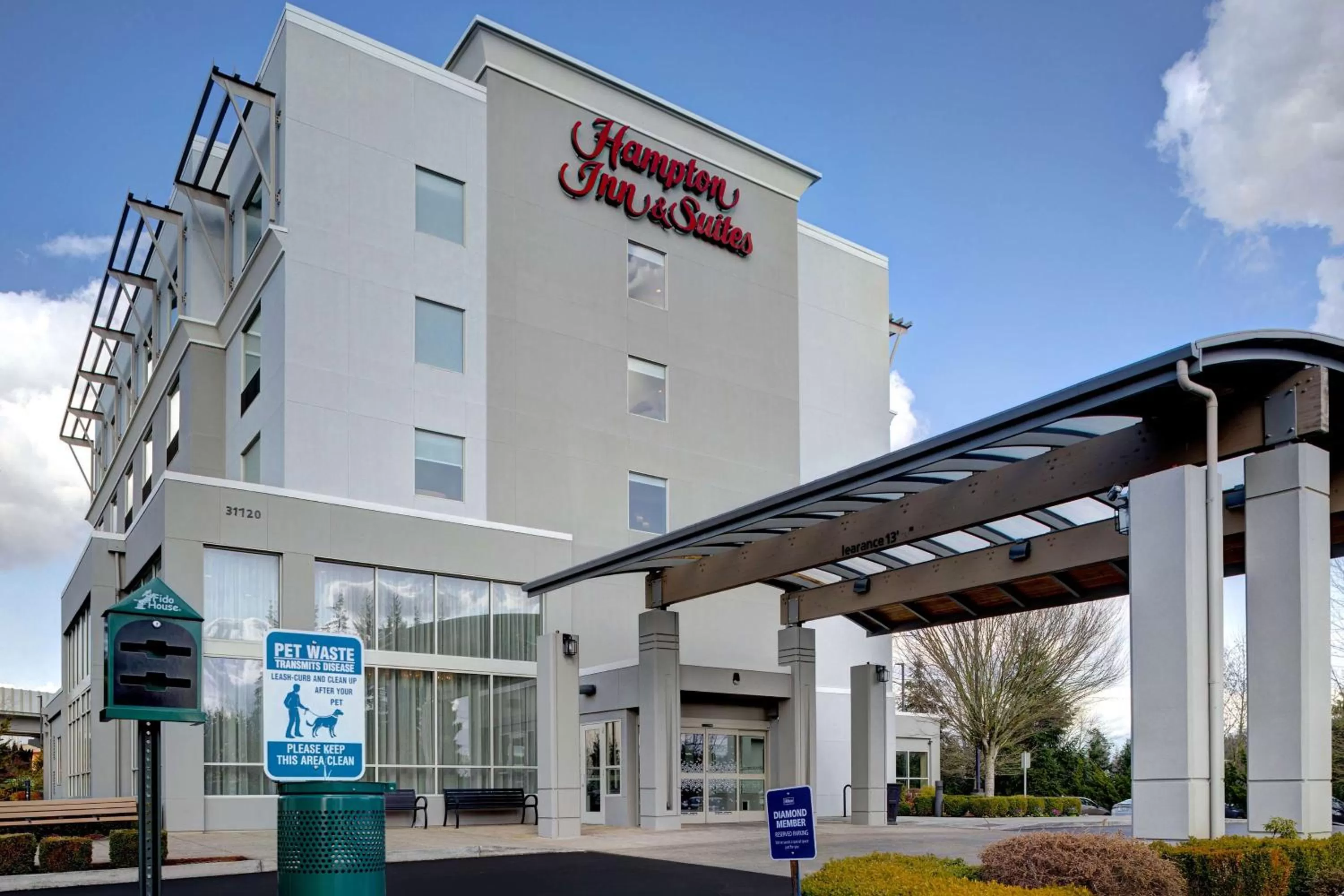 Property building in Hampton Inn & Suites Seattle/Federal Way