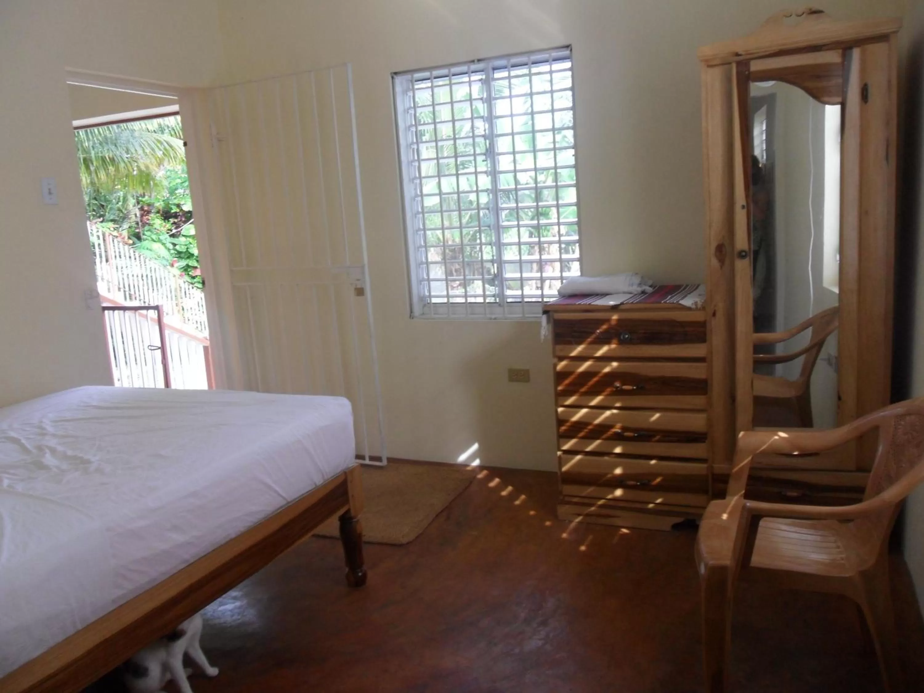 Photo of the whole room, Bed in Finjam Cottage