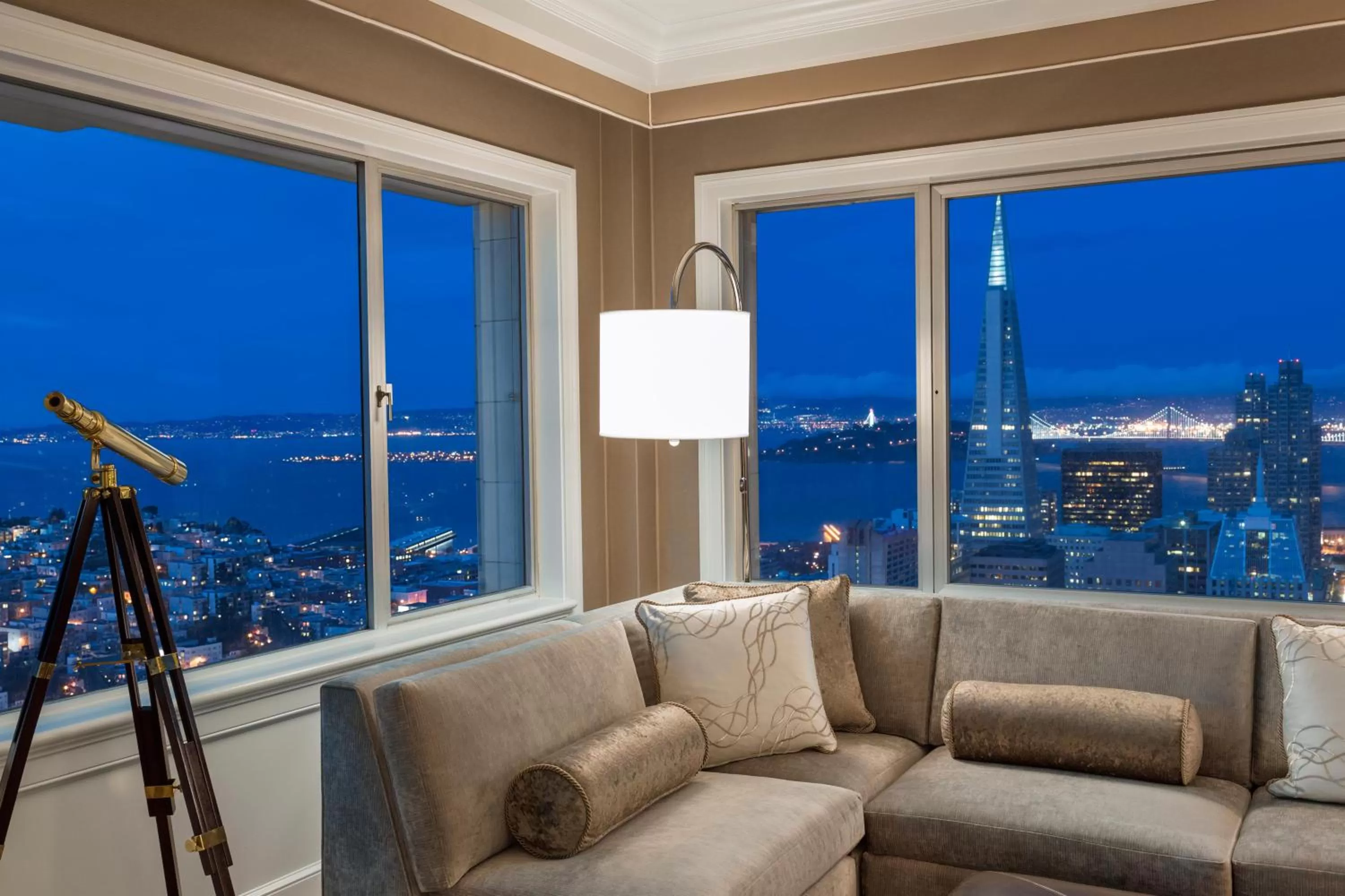 Living room in Fairmont San Francisco