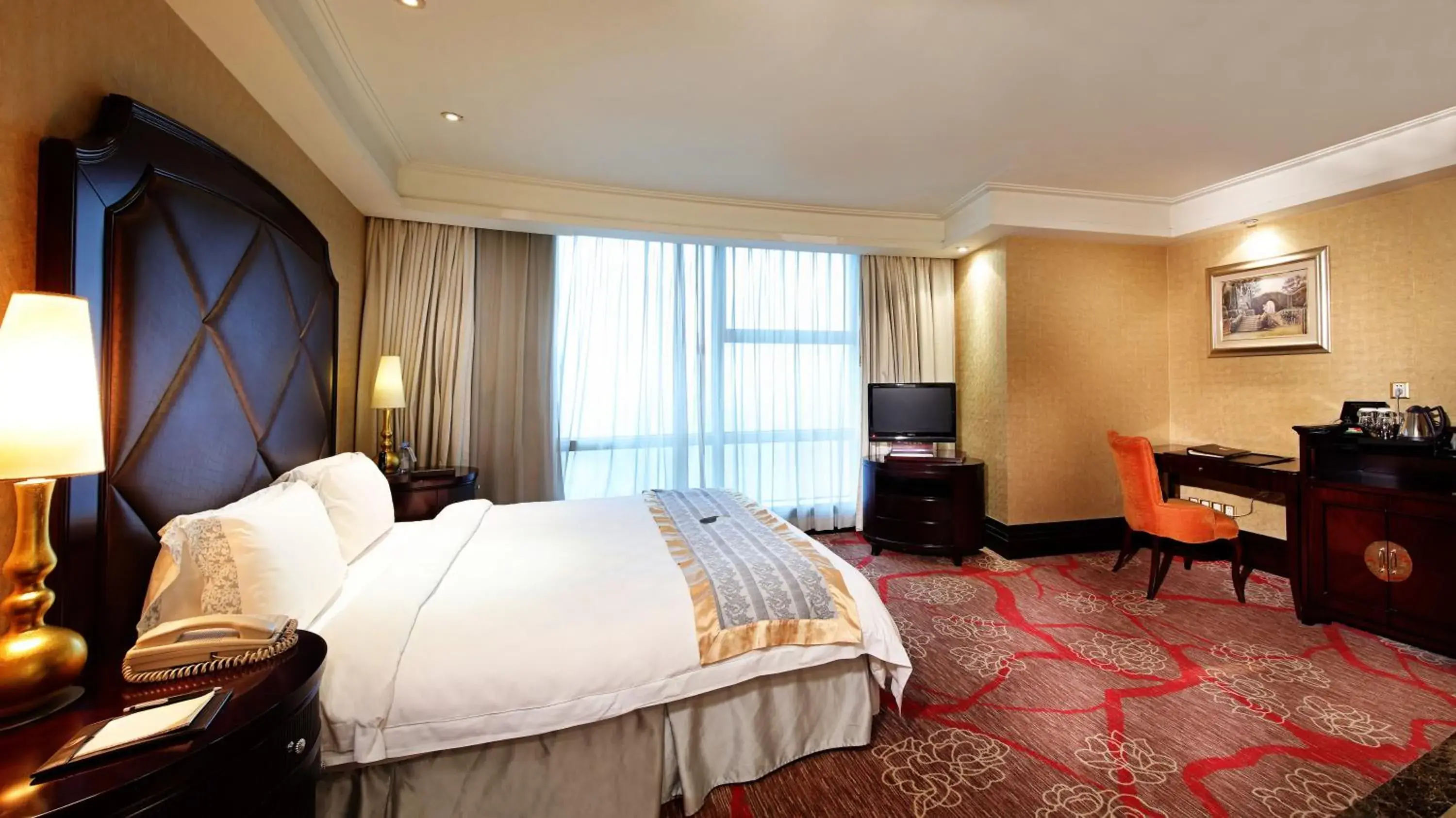 Superior King Smoking Room in Royal Mediterranean Hotel Superior King Smoking Room in Royal Mediterranean Hotel