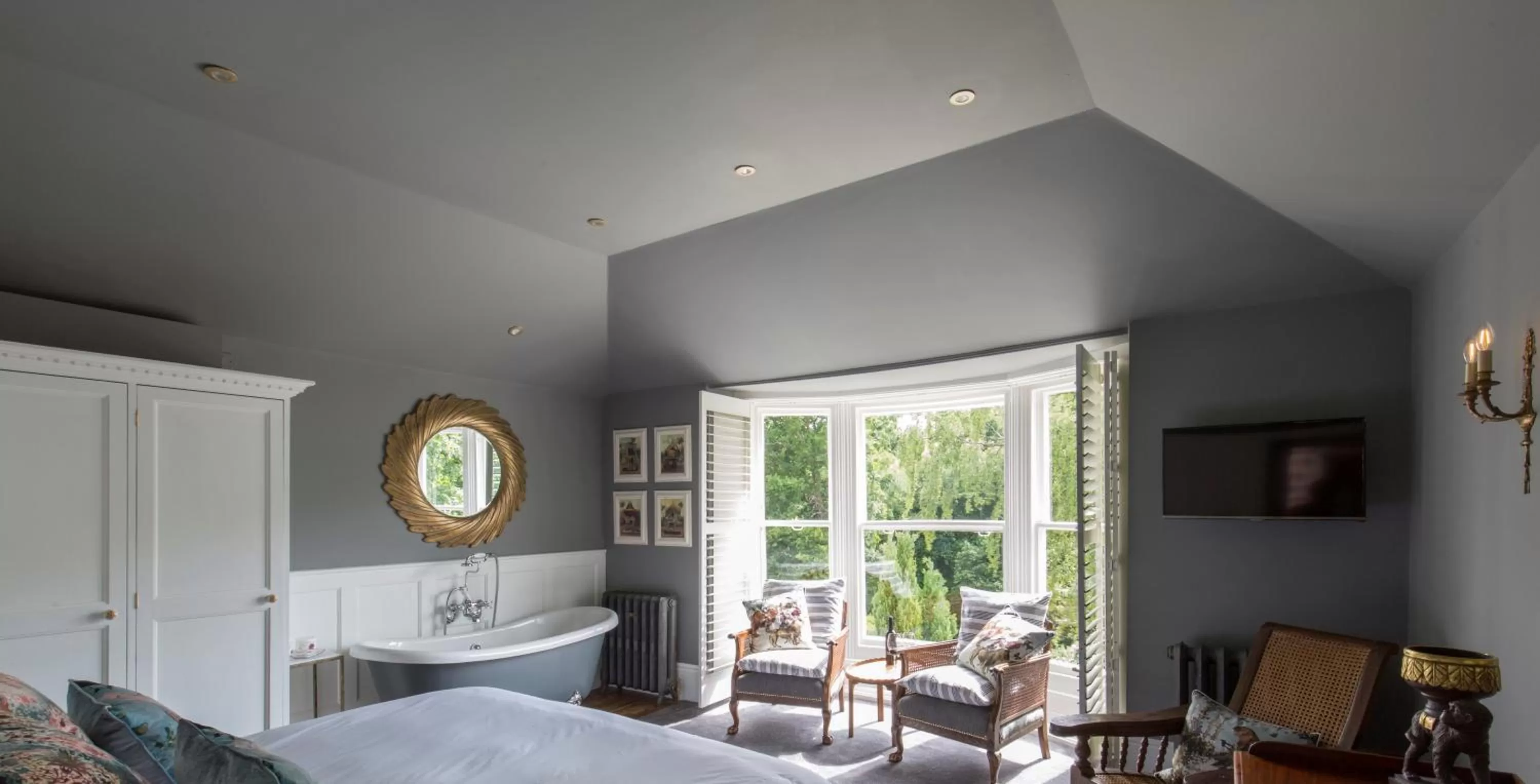 Photo of the whole room, Bed in Mount Edgcumbe