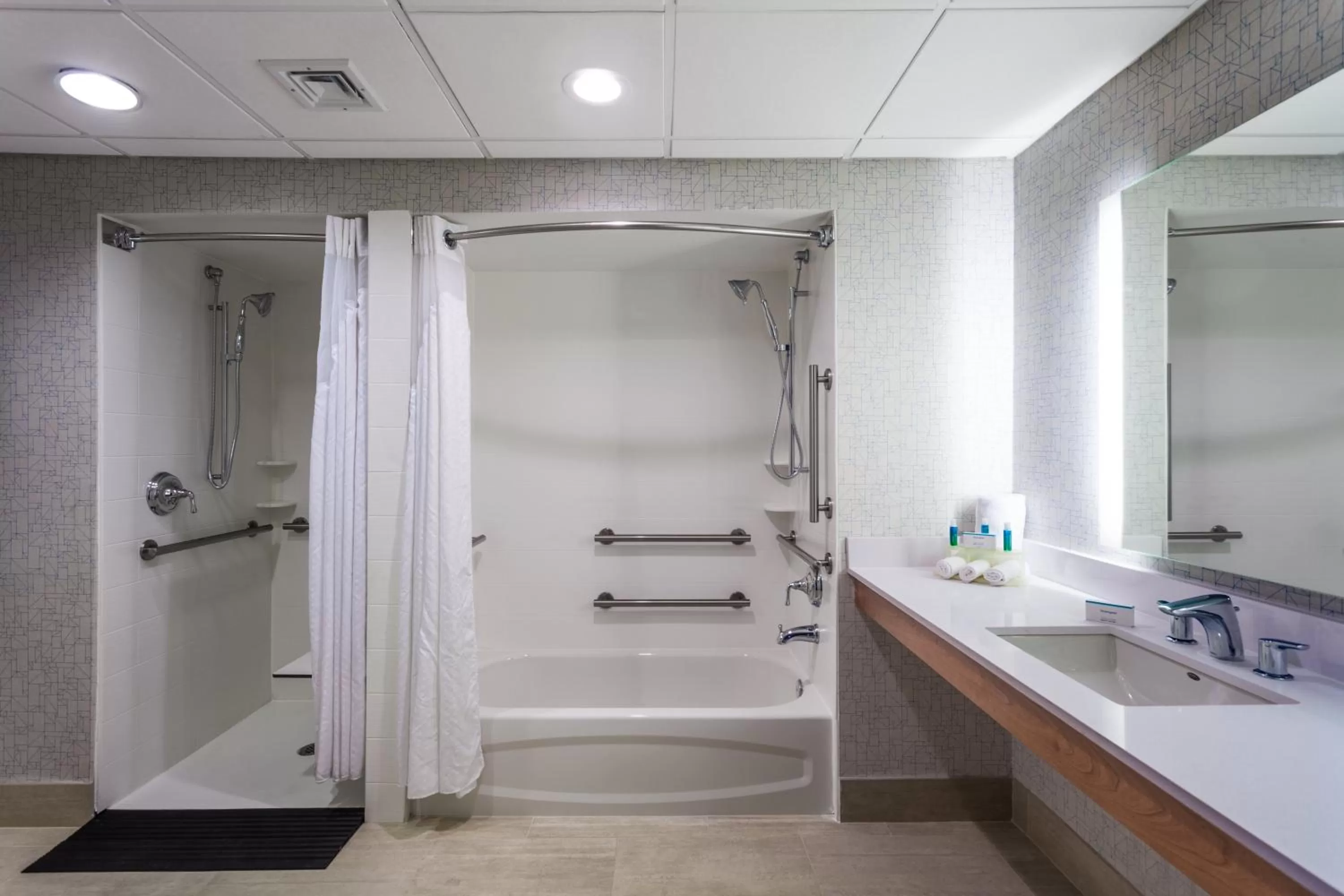 Photo of the whole room in Holiday Inn Express Hauppauge-Long Island by IHG