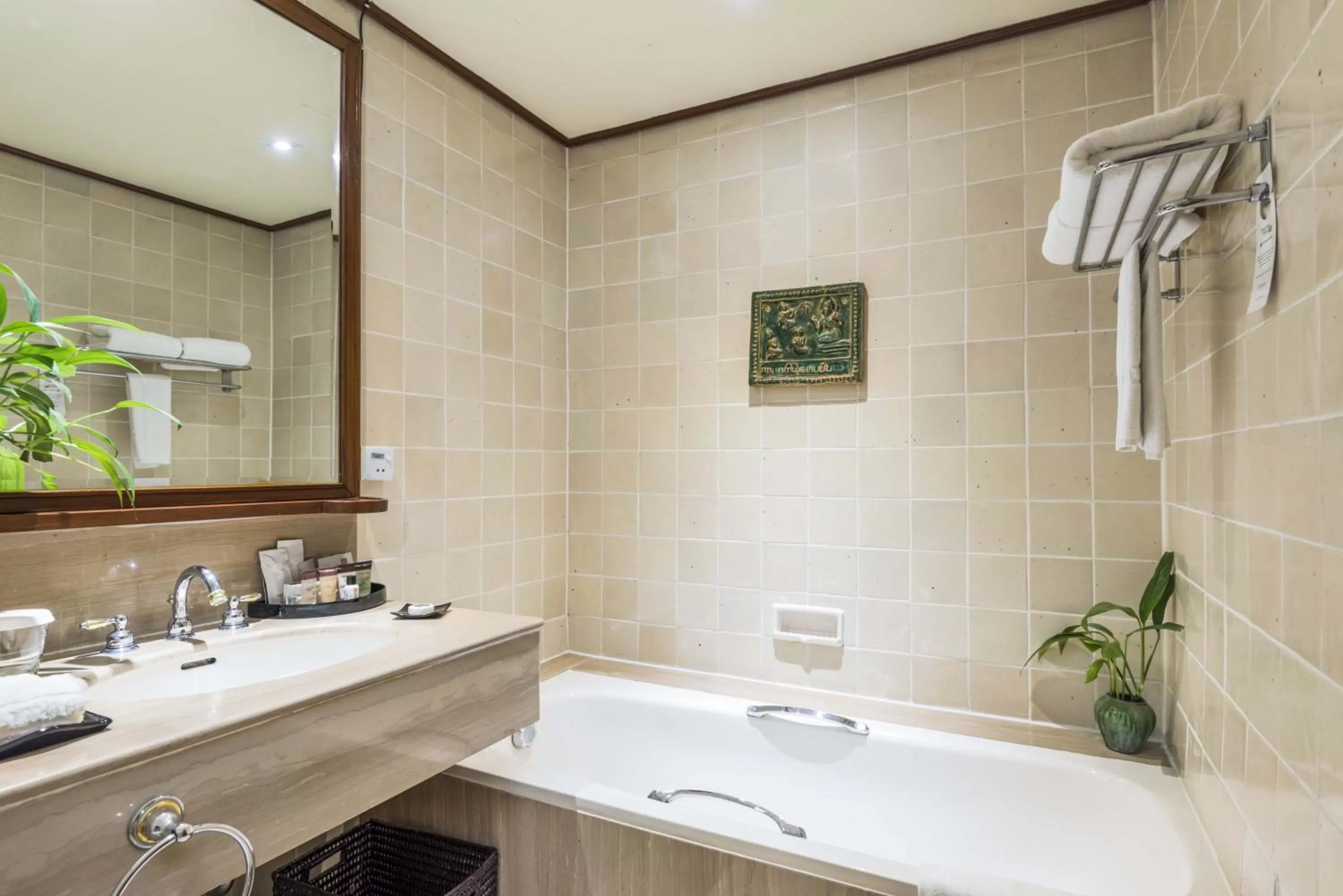 Hot Tub in Chatrium Hotel Royal Lake Yangon