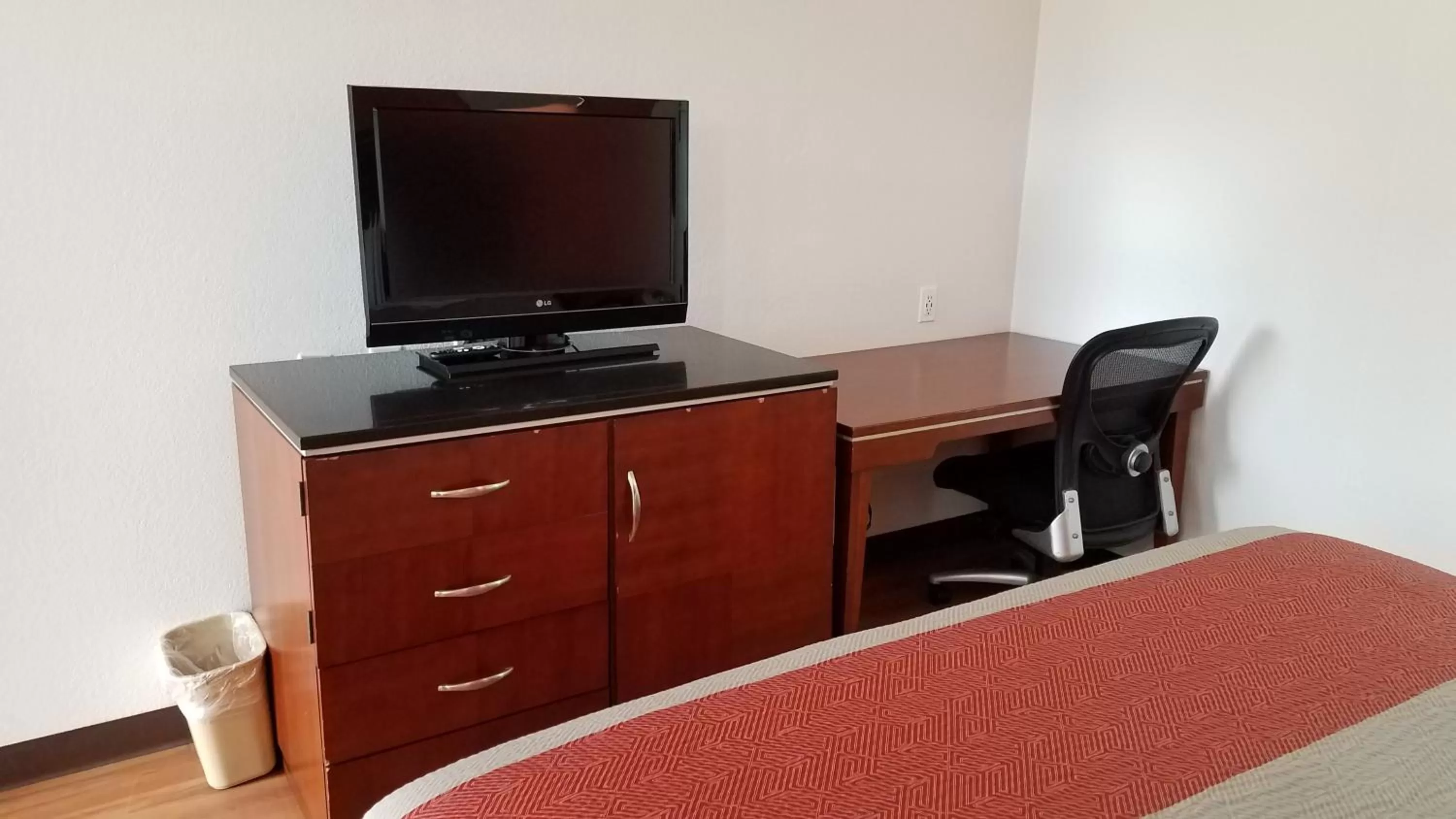 TV/Entertainment Center in Motel 6-Alma, AR