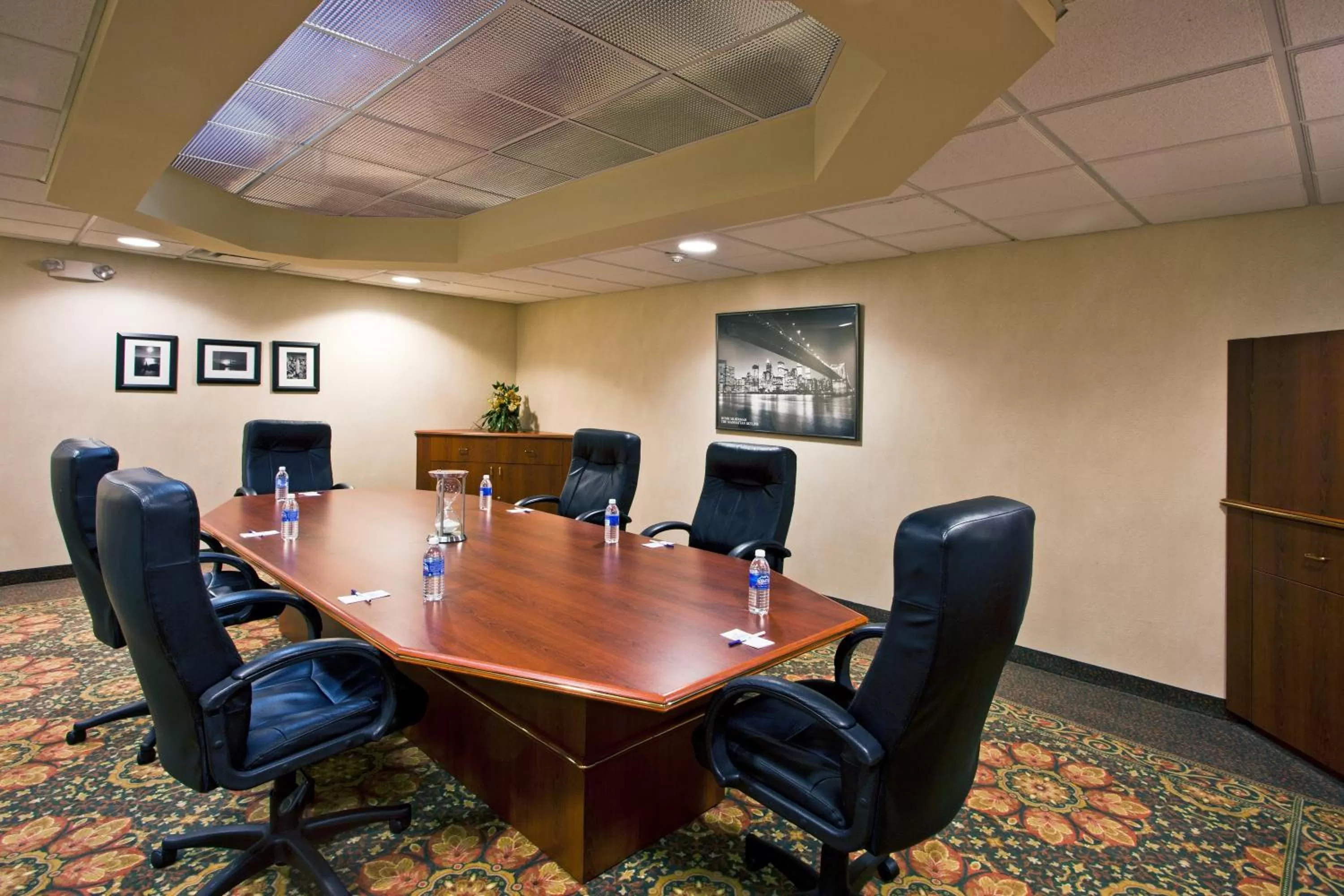 Meeting/conference room in Holiday Inn Express Hotel & Suites Waterford by IHG