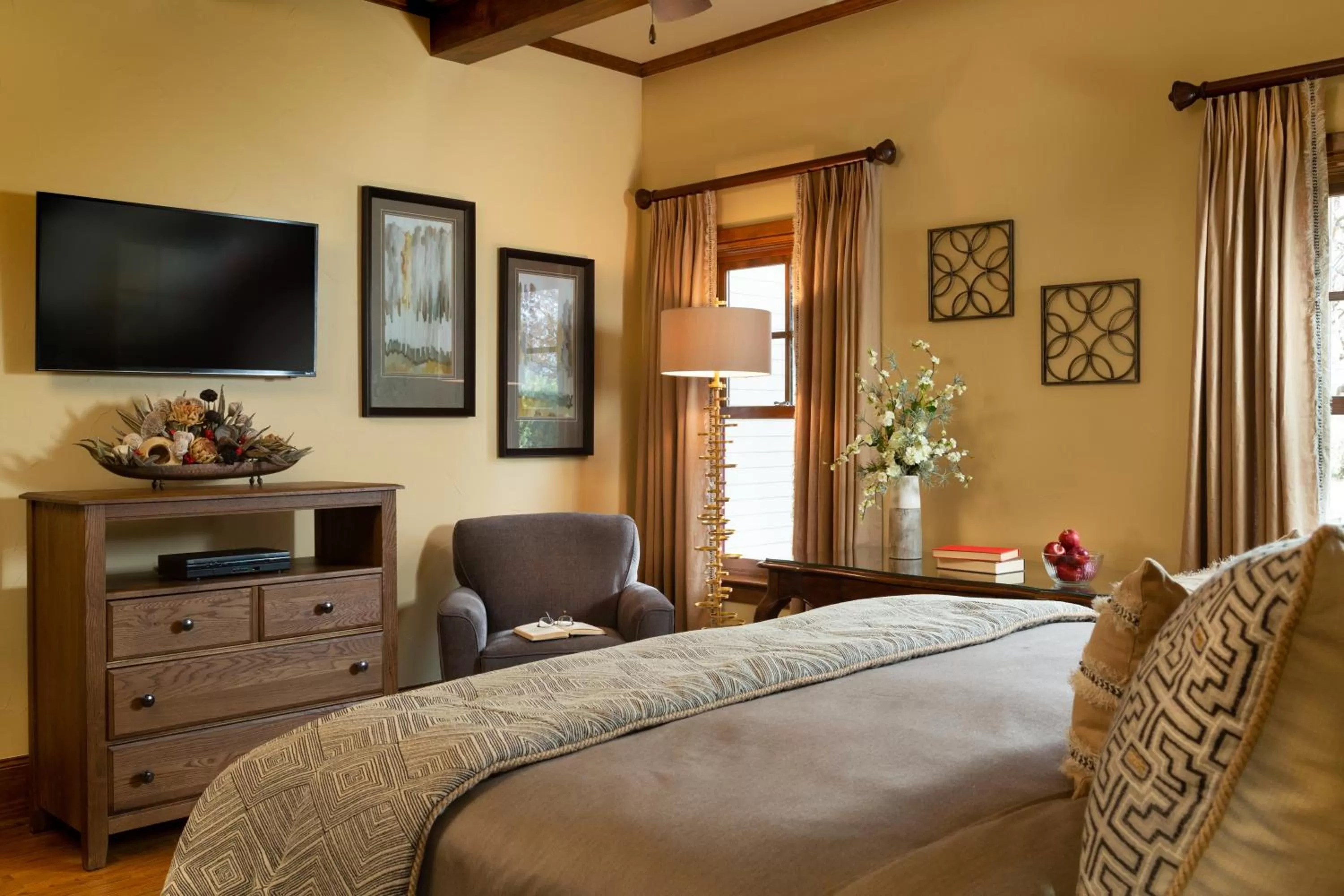 Bedroom, Bed in Inn on Lake Granbury a Boutique Hotel